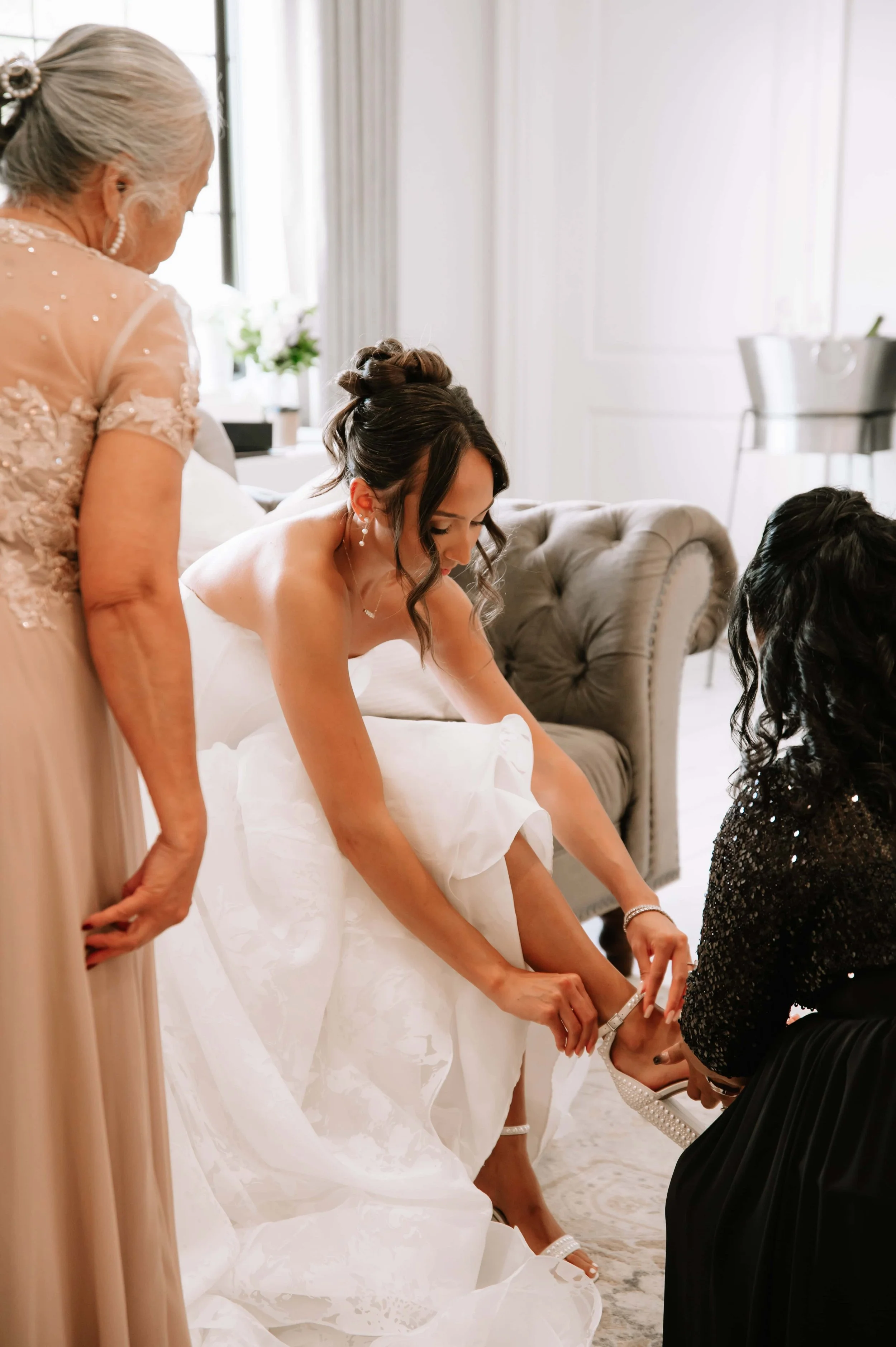 bride putting on shoes.jpg