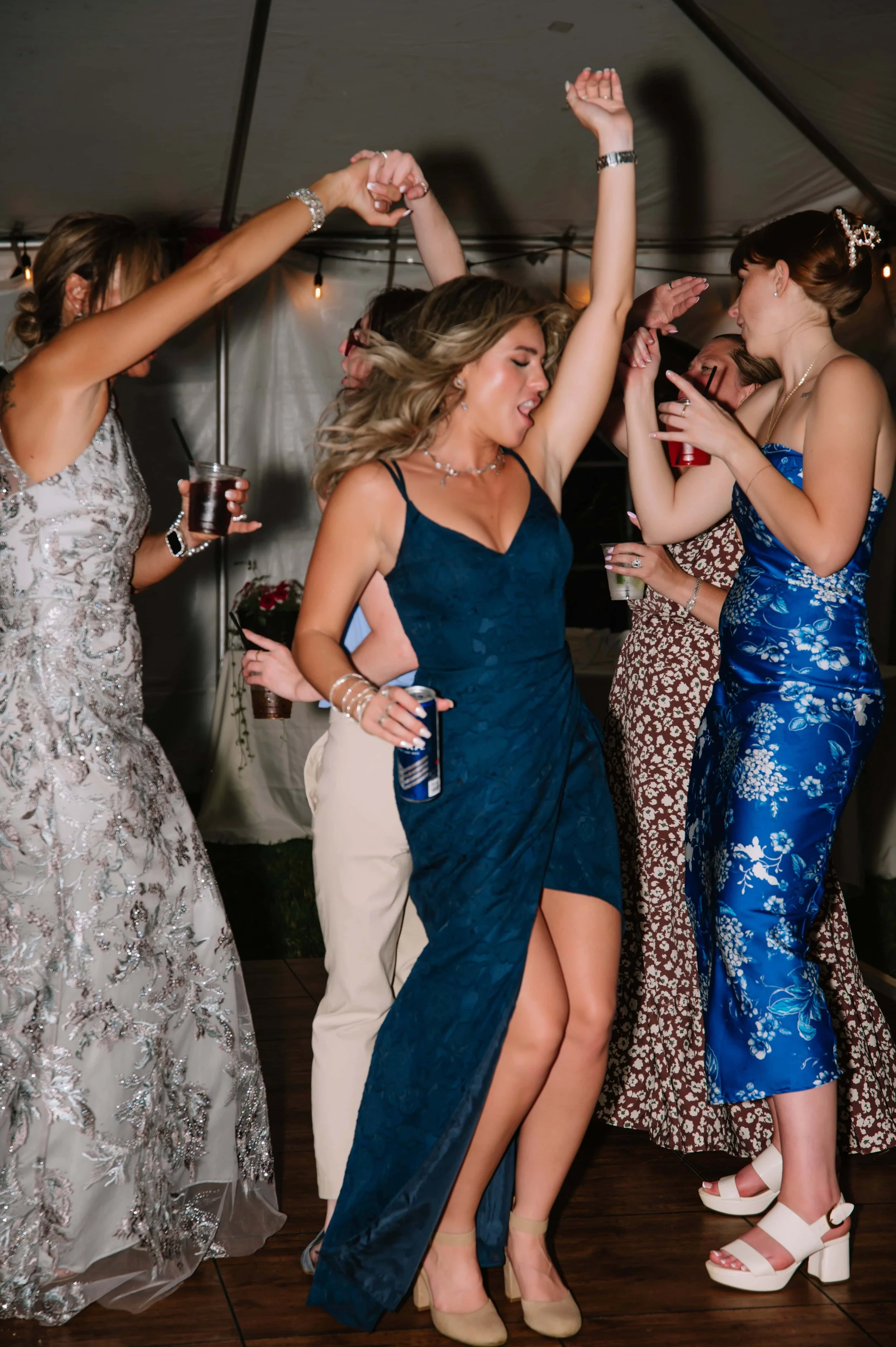 wedding reception dancing.jpg