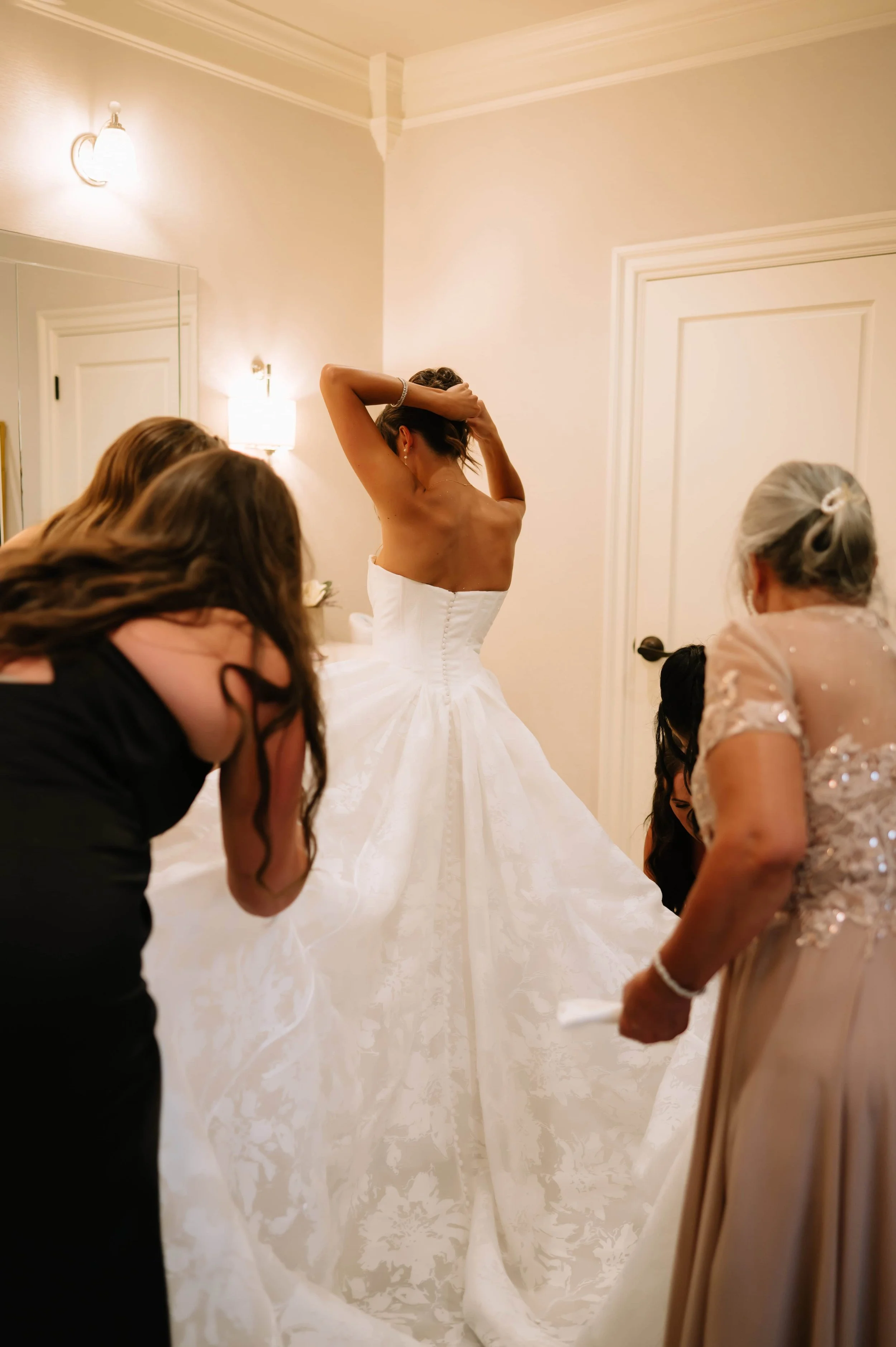 bride getting ready.jpg