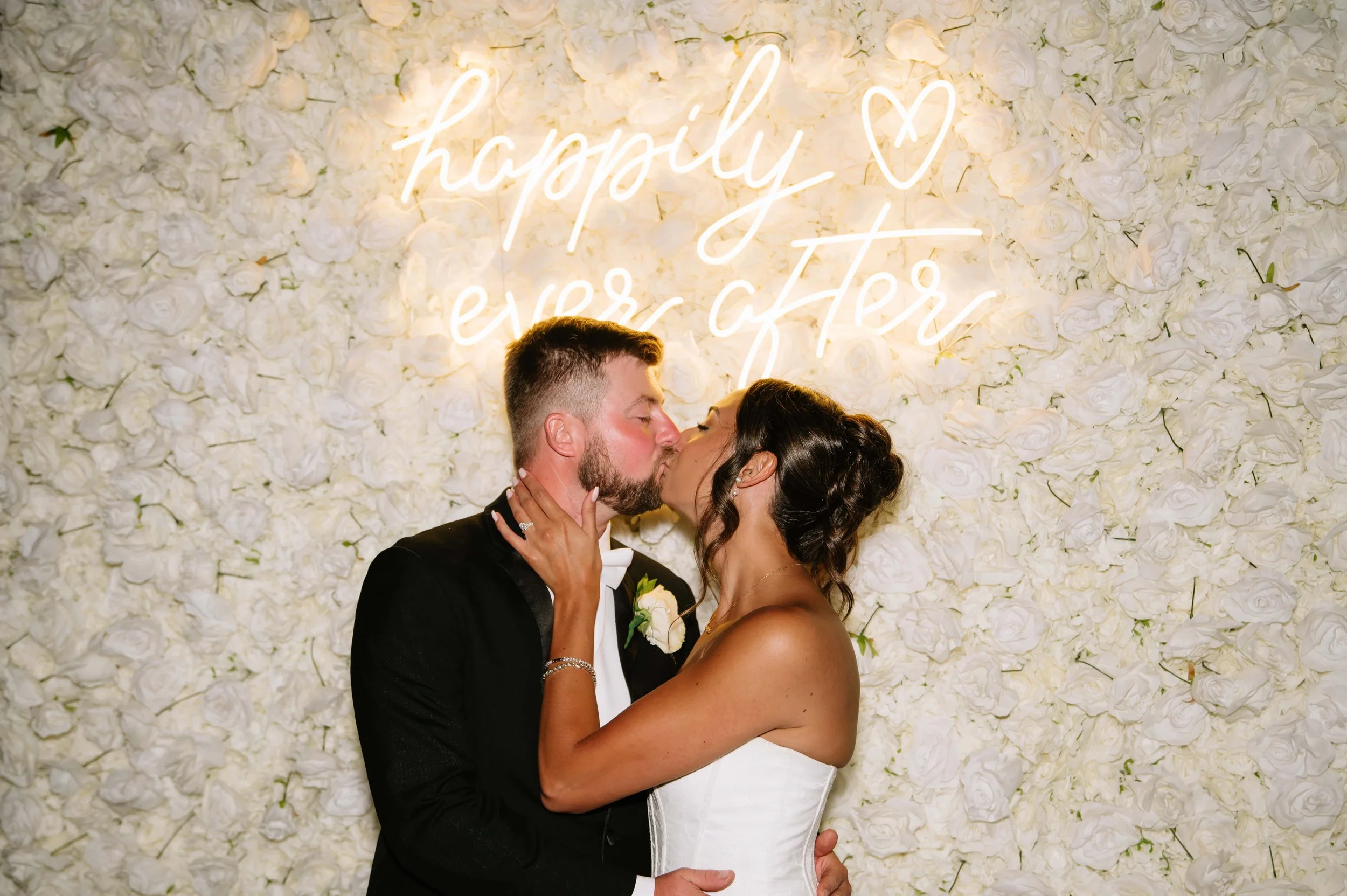 wedidng couple kissing.jpg