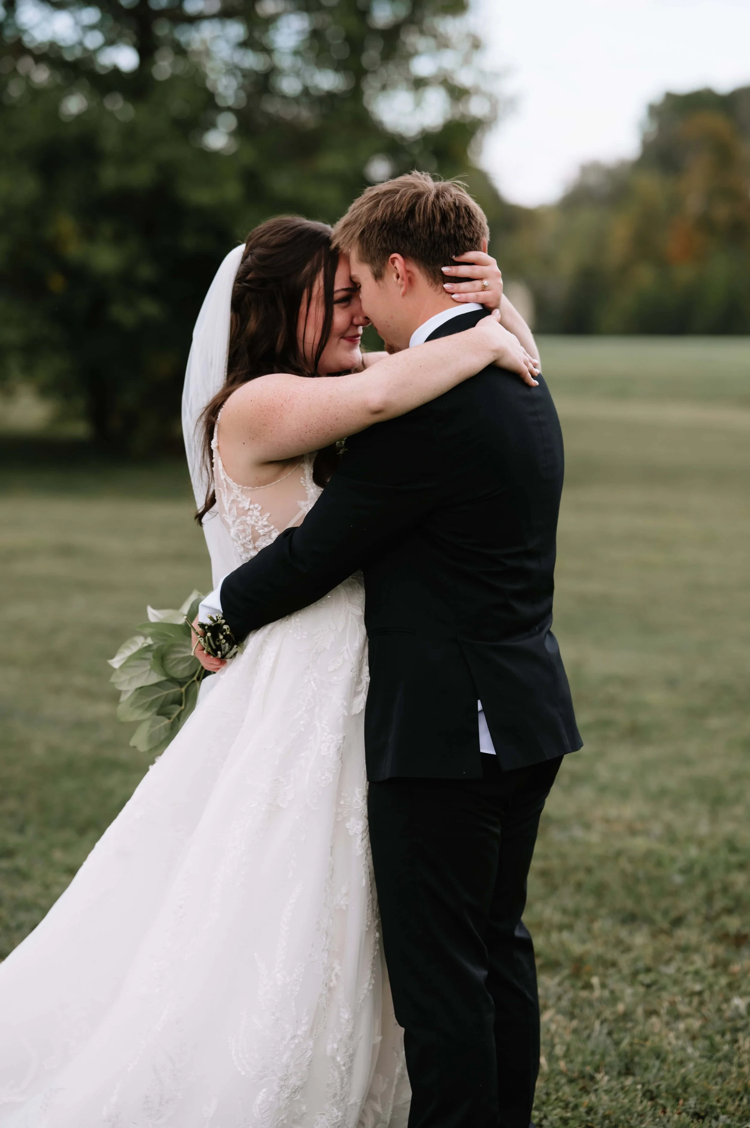 couple hugging on wedding day.jpg