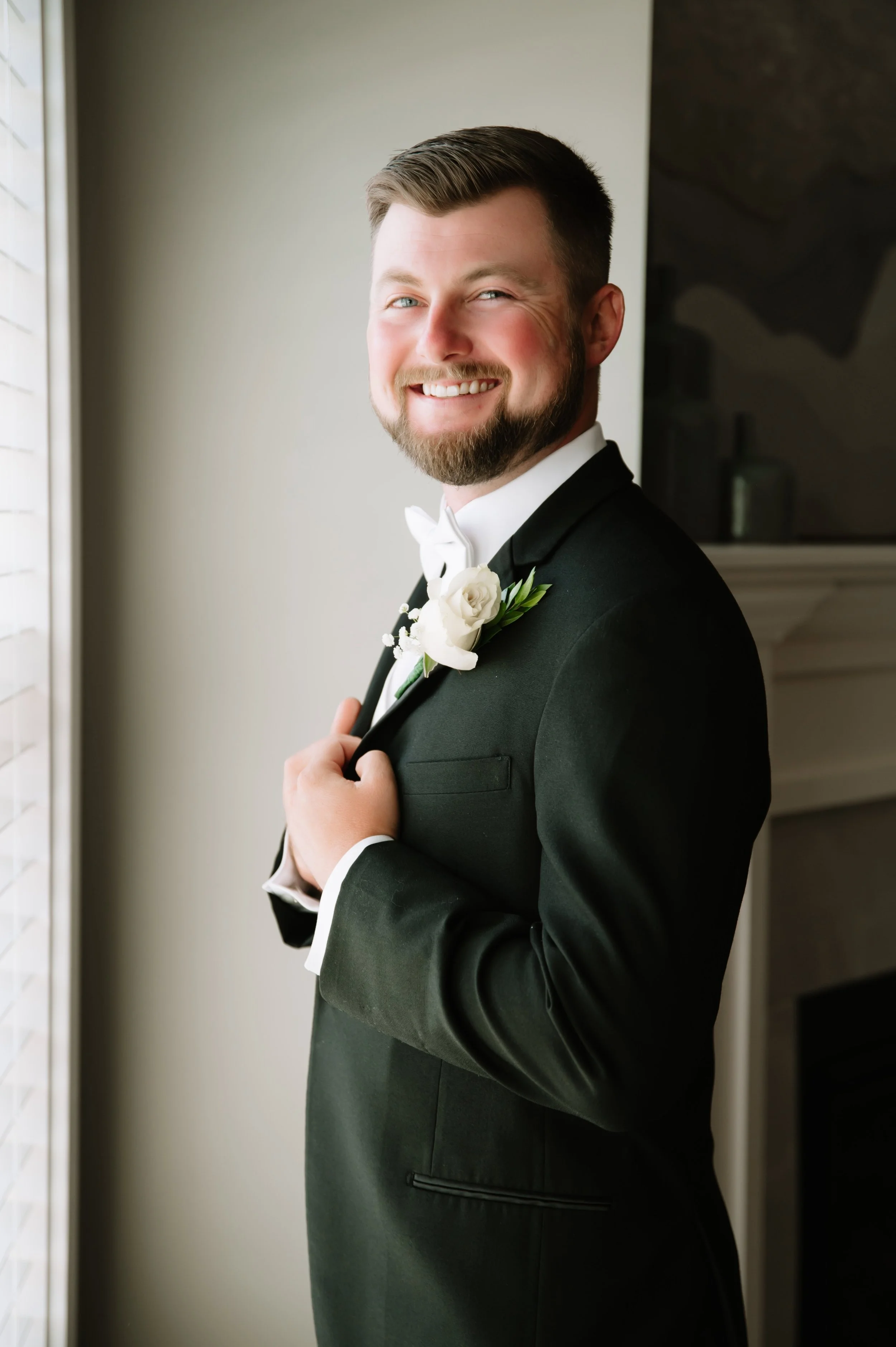groom getting ready for wedding.jpg