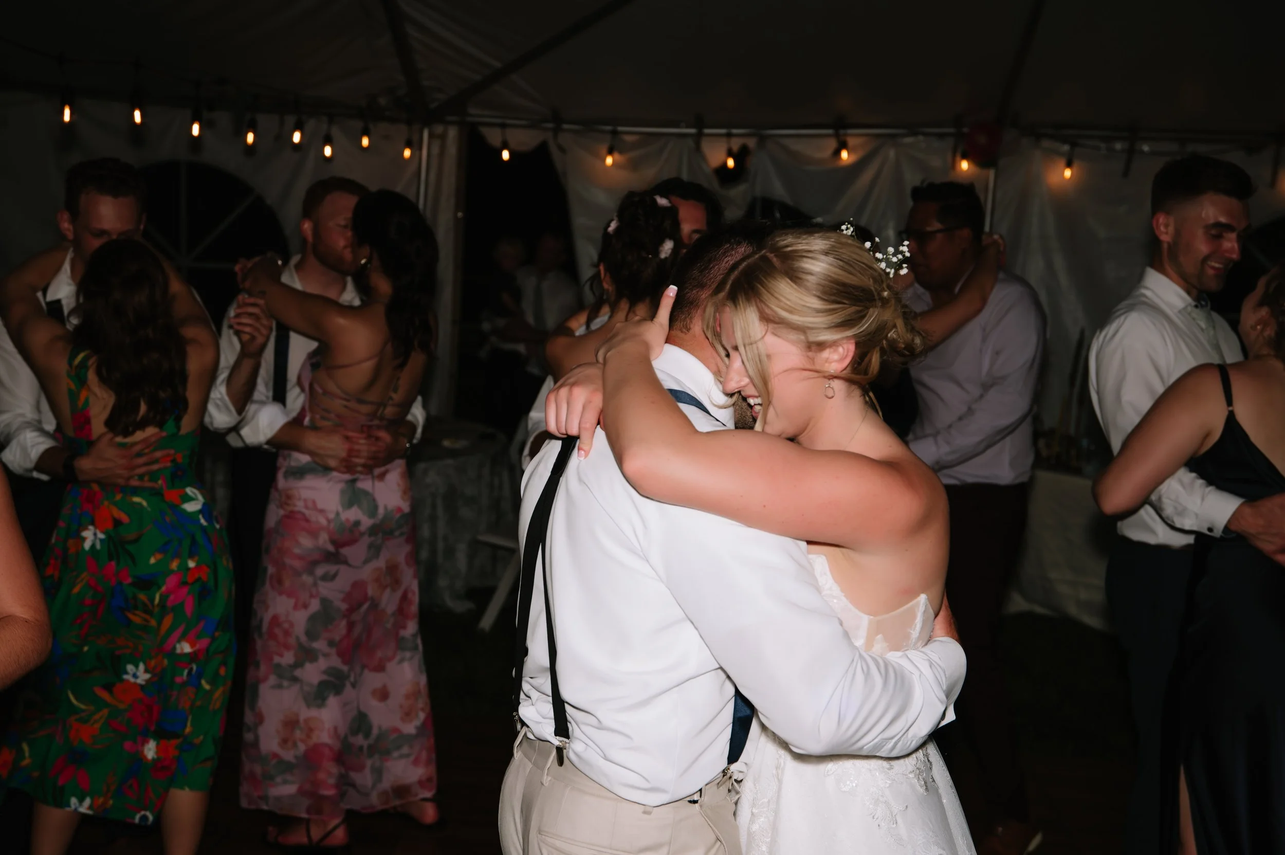 wedding couple final dance.jpg