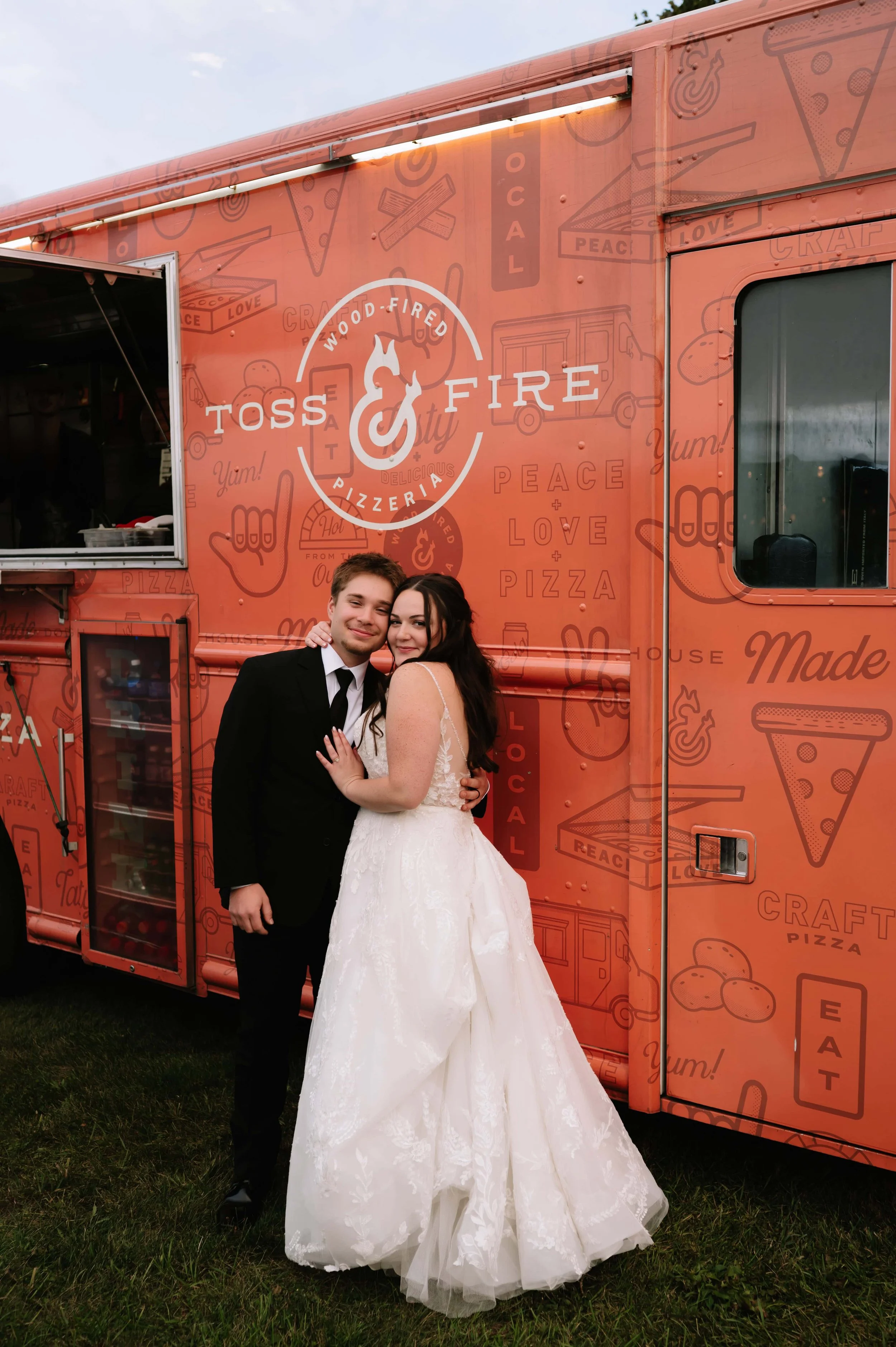 toss & fire pizza at reception.jpg