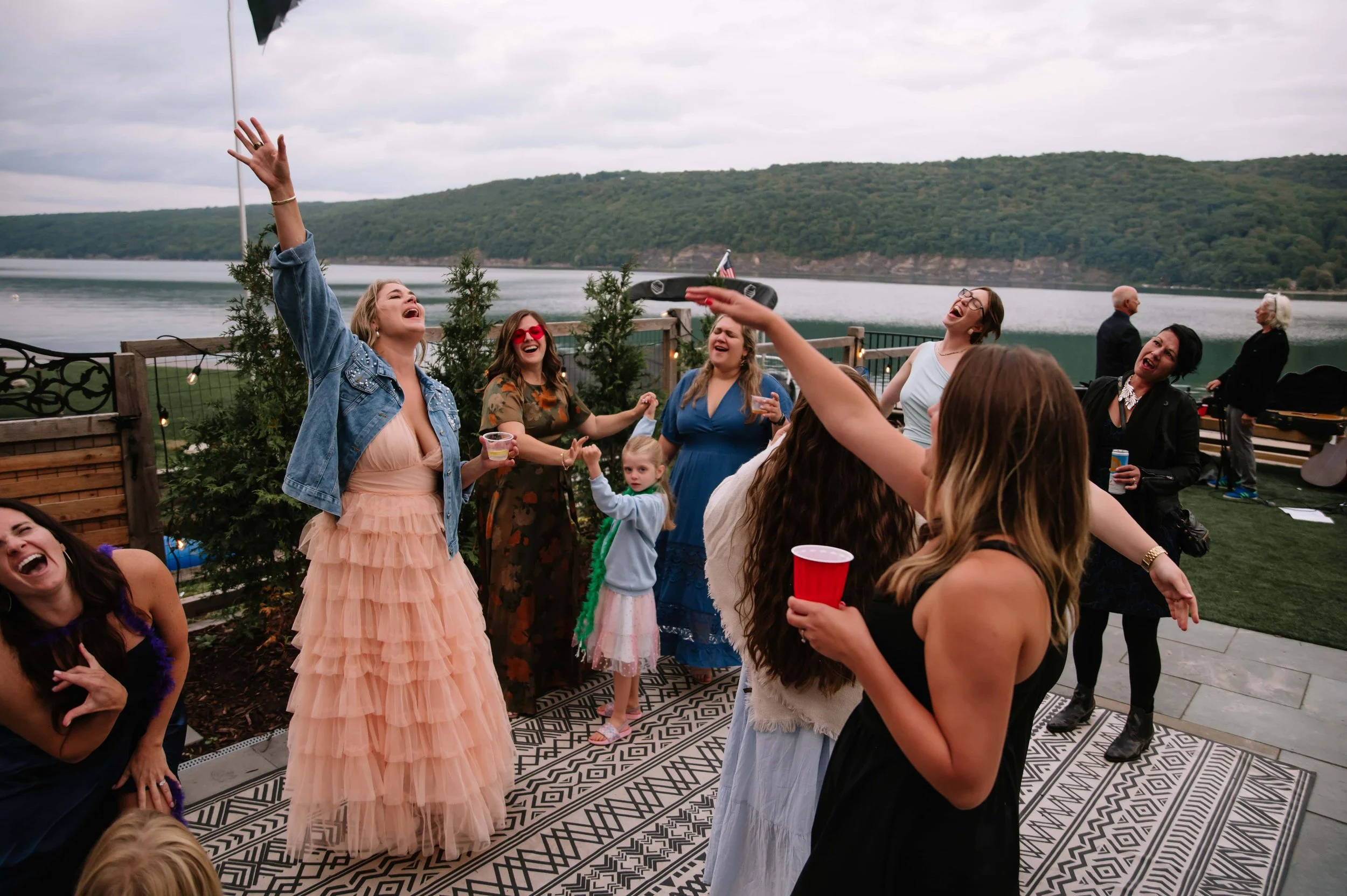 bride singing on dance floor.jpg