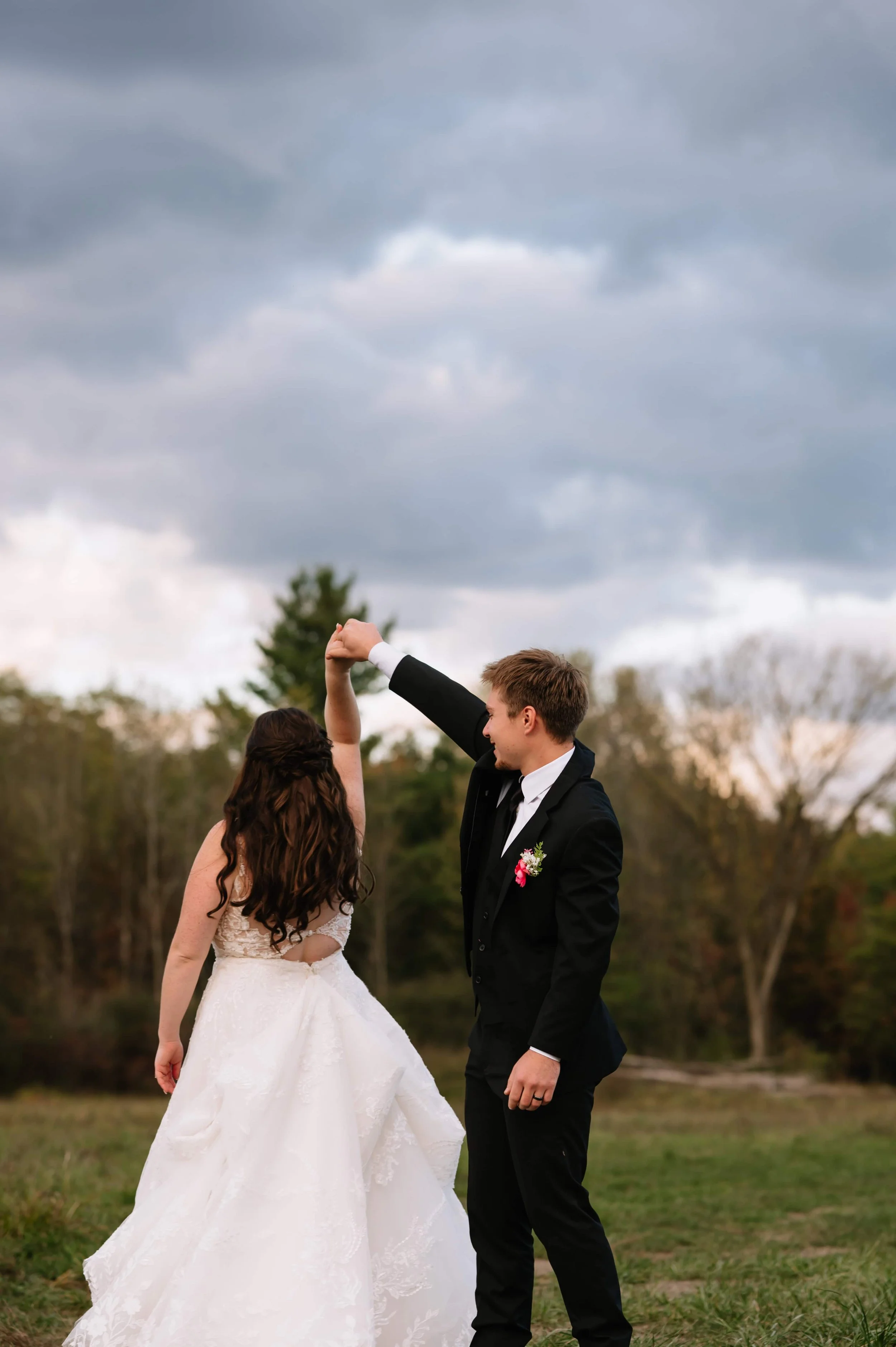 bride and groom dancing.jpg