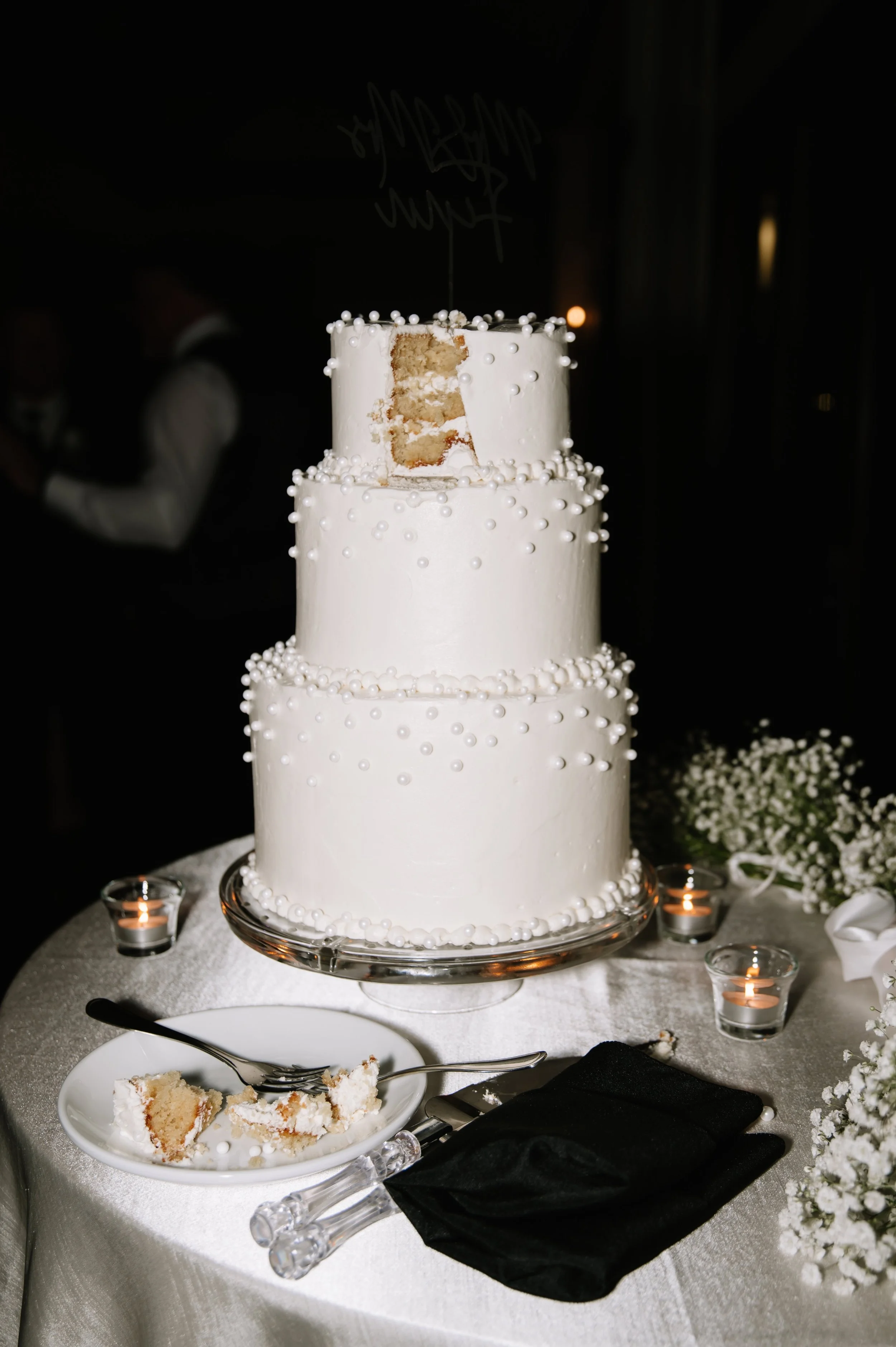 wedding cake at reception.jpg