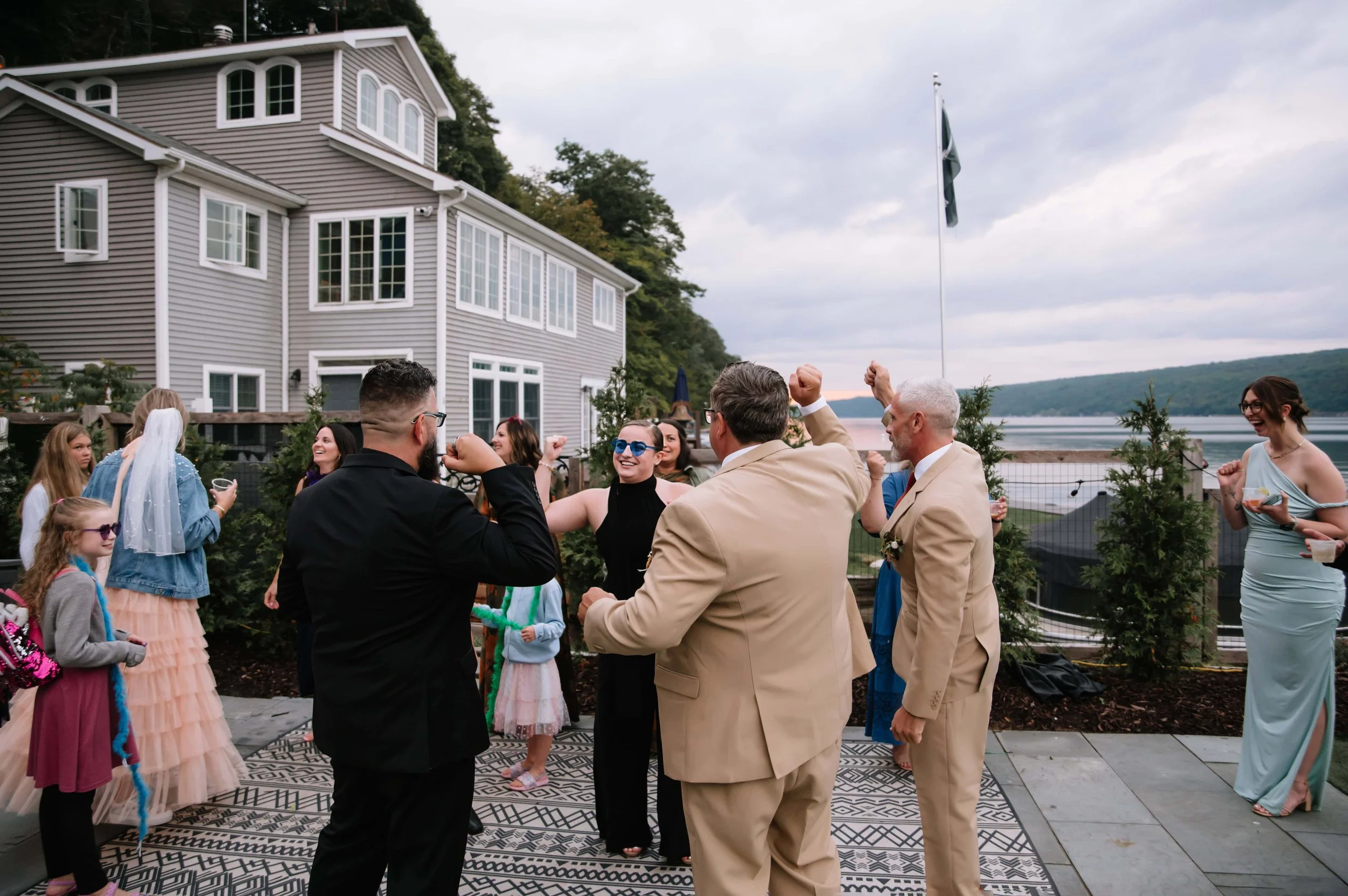 wedding guests dancing.jpg
