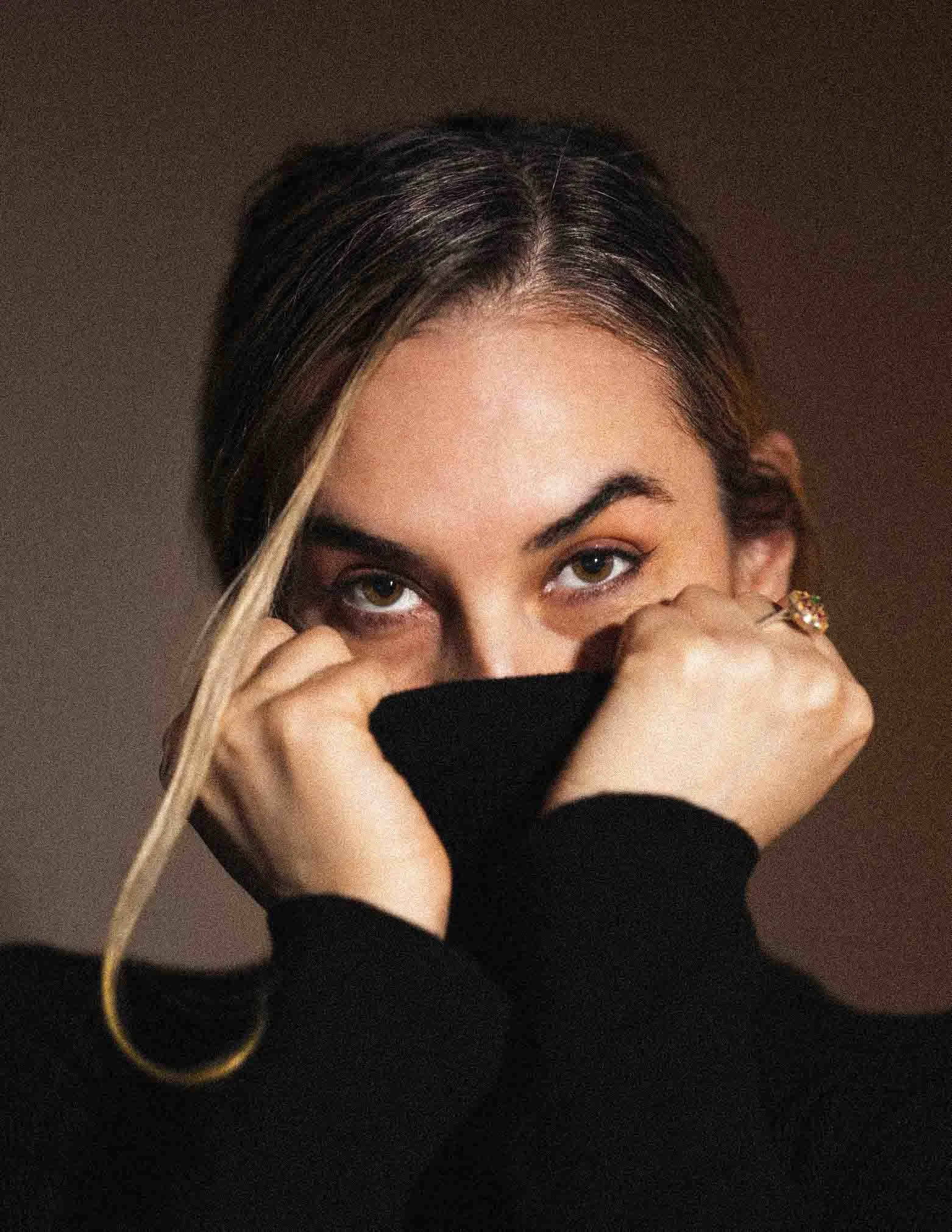 Resilience Through the Lens: An Editorial Portrait Session with Actress Olivia De Leia