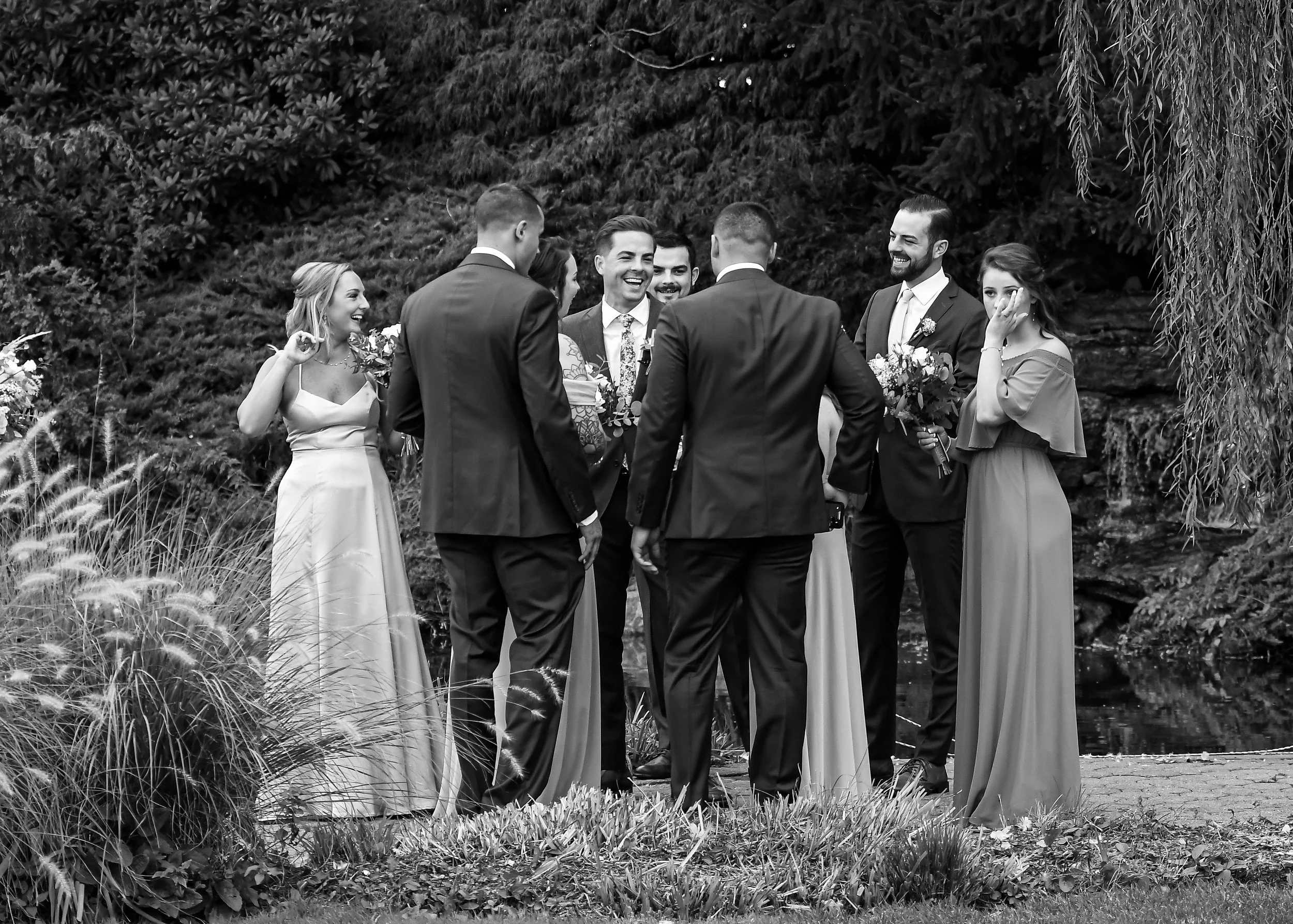 In an authentic black and white moment, groomsmen and bridesmaids gather in easy conversation—New York wedding friendship and timeless connection, captured in classic style.
Candid laughter, subtle elegance—by a top USA wedding photographer.