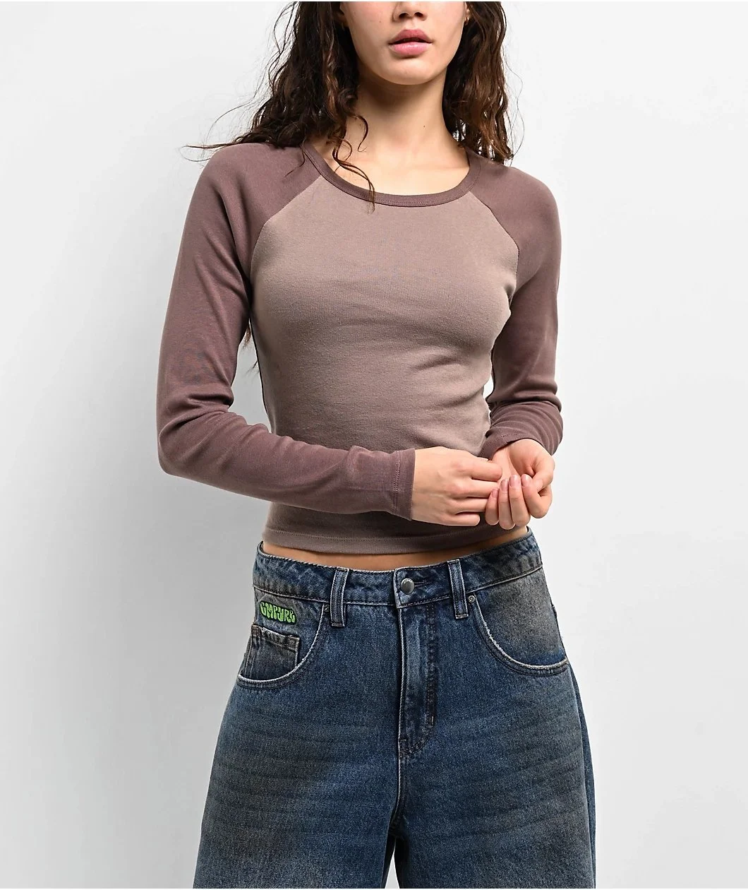 Zine-Sam-Taupe-Raglan-Long-Sleeve-Crop-T-Shirt-_392273-front-US.jpg