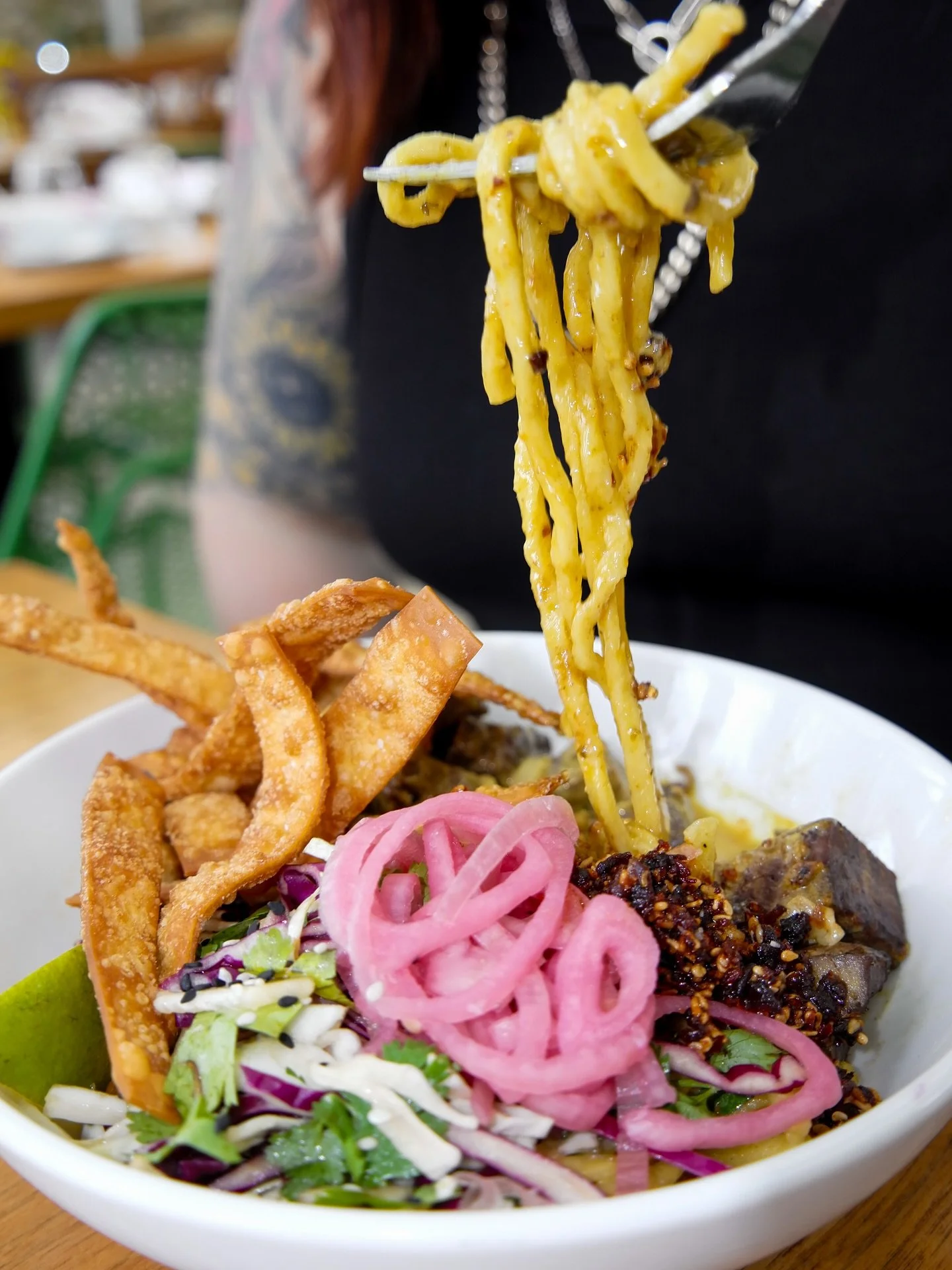 BEEF NOODLES π 
house noodles, chuck roast, khao soi coconut curry, wontons, pickled shallots, green onion, cilantro, chili crunch π§π»‍βοΈ