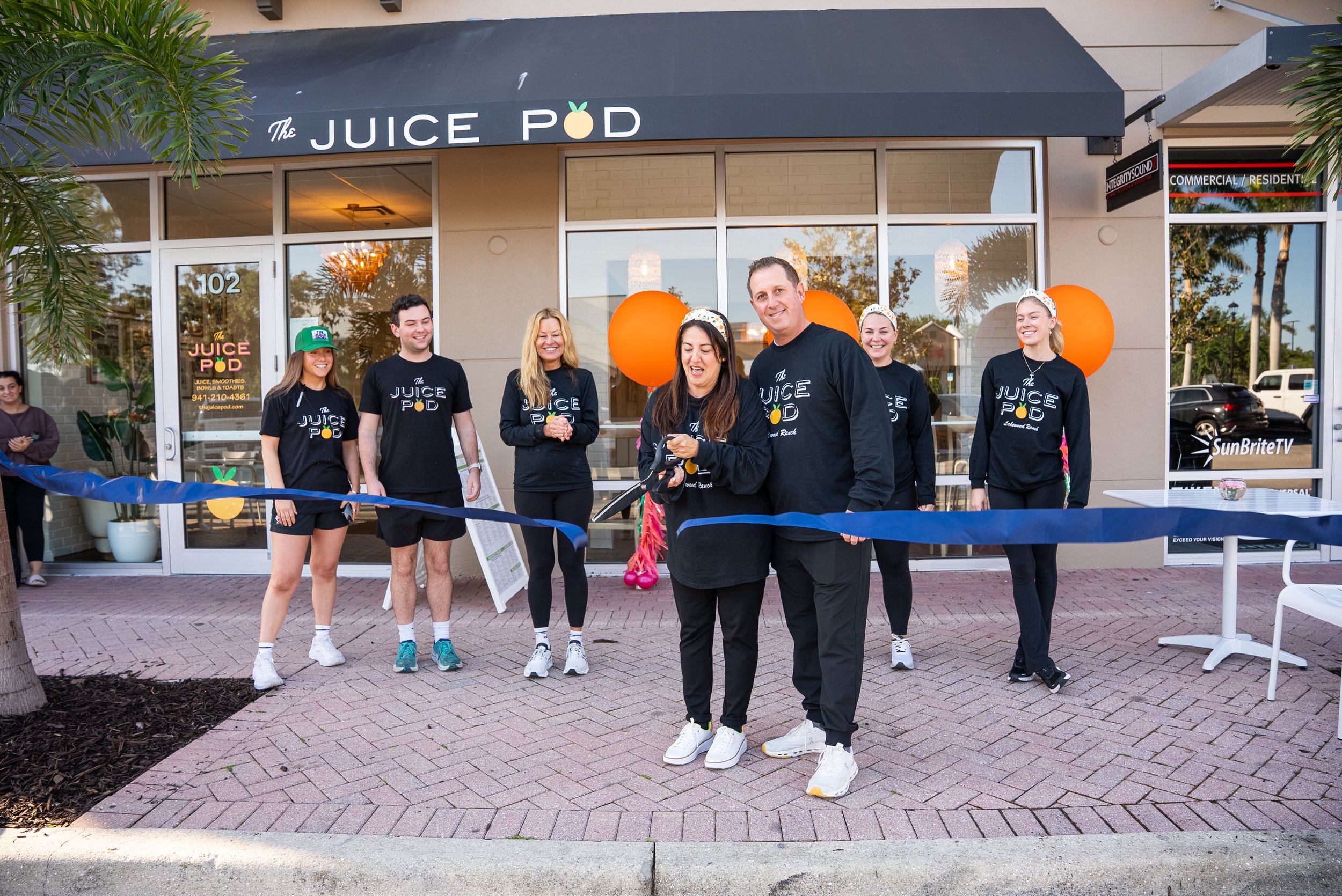 Juice Pod LWR Ribbon Cutting 41225-1.jpg