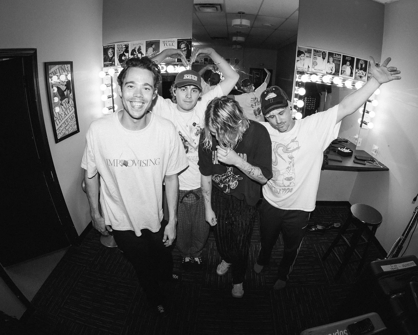 Last week of the @royelotis (meet me in the car) US Tour 🥲 has been a dream run so far. From tonight we hit Toronto, Boston and New York then head home for our Australian tour starting next week in Melbourne 🫡

📸: @jamiesonfilm