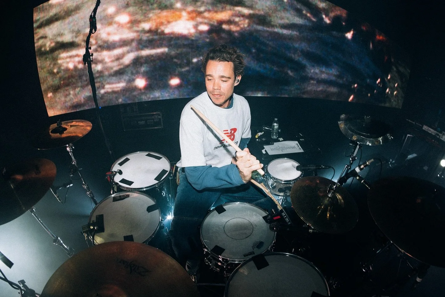 Back in the motherland for a couple weeks of @royelotis shows. Bring on Sydney this weekend 🦘

📸 @jamiesonfilm