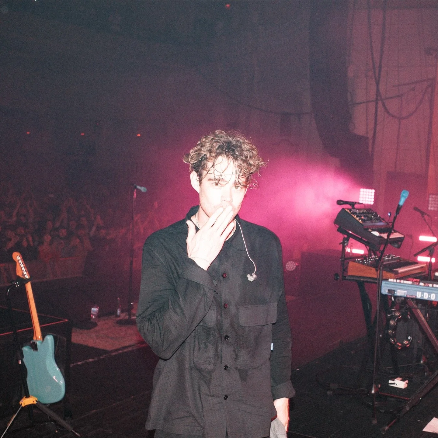 3 nights in London w @royelotis is wild. Moving on through the UK with Glasgow tonight 🤺

📸: @jamiesonfilm