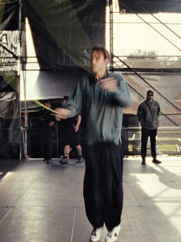 Altitude warm ups in Colombia at 2.6km above sea level 🥵 Thanks for having us @festereopicnic - had the best time 🙏🏻 🇨🇴 

📷: @jamiesonfilm @royelotis