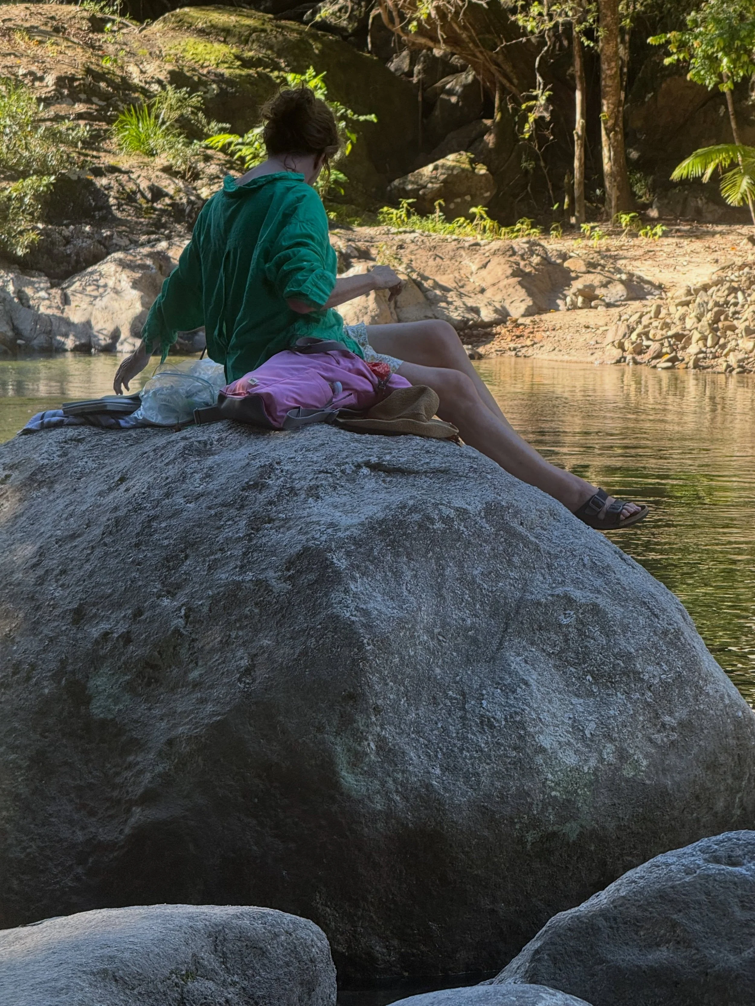 back painting at my favourite green river with my pink backpack which has travelled far and wide and holds absolutely EVERYTHING 😘😊