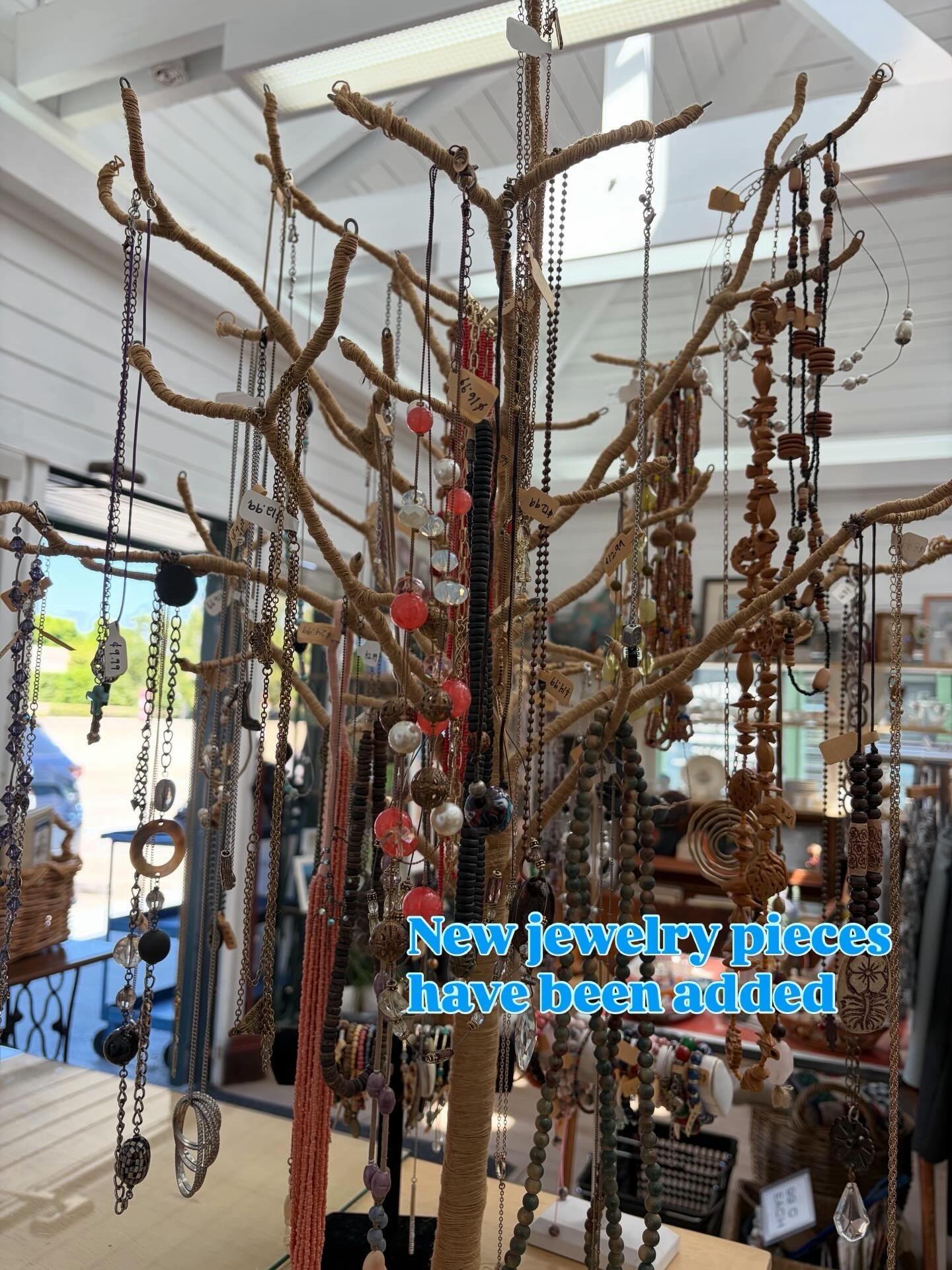 Nothing like the excitement of adding a new jewelry piece to your collection 🤩

Comment down below which one caught your eye 👇

#sundancethriftshop #jewelry #thriftstore #accessories #downtowntustin