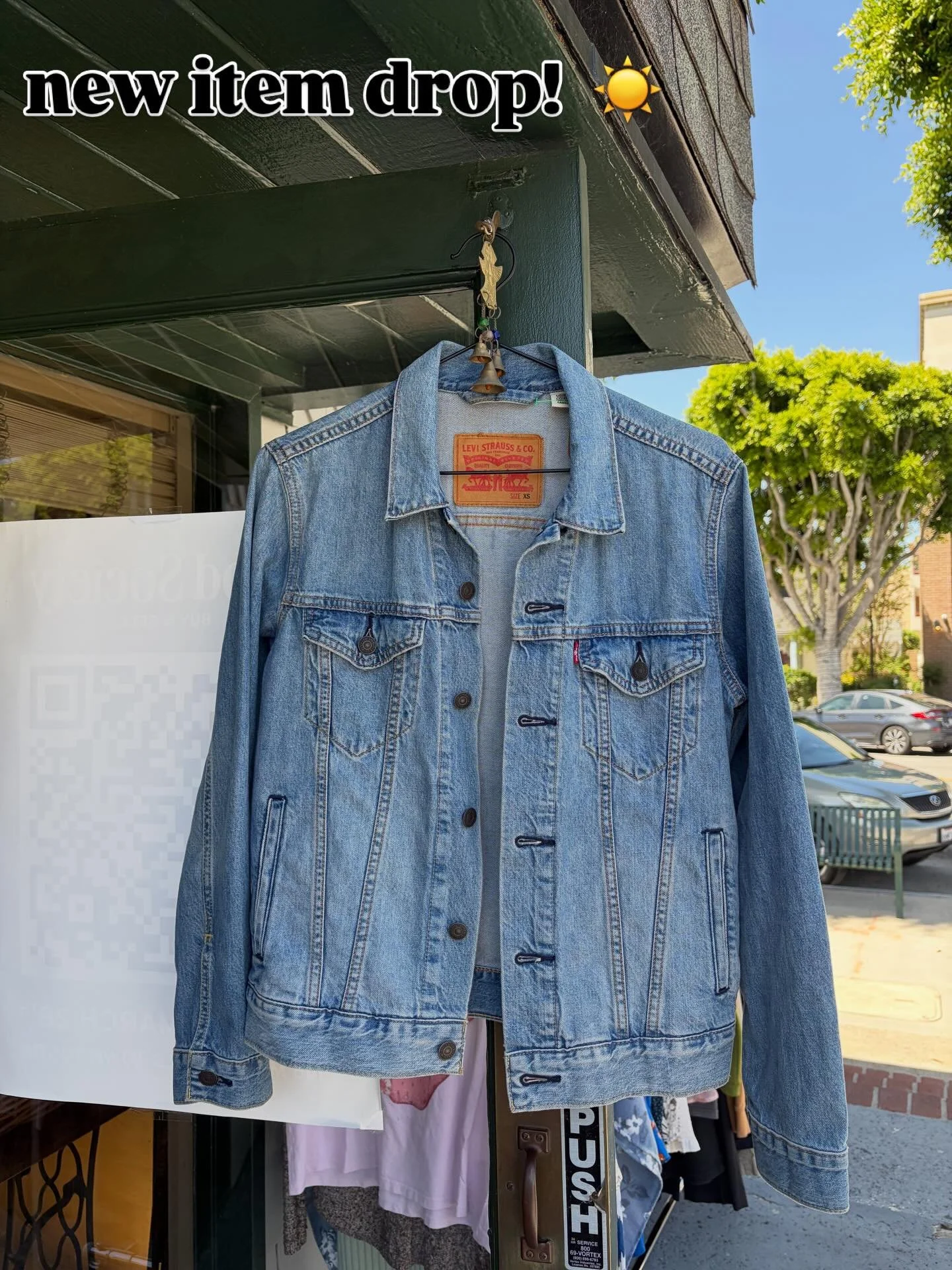 a little bit of this and a little bit of that! 

new weekly finds at Sundance in Old Town Tustin. ☀️

#oldtowntustin #sundancethriftshop #ootd #thrift #thrifted