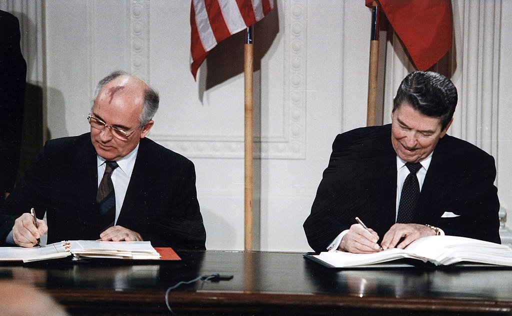 Reagan_and_Gorbachev_signing.jpg