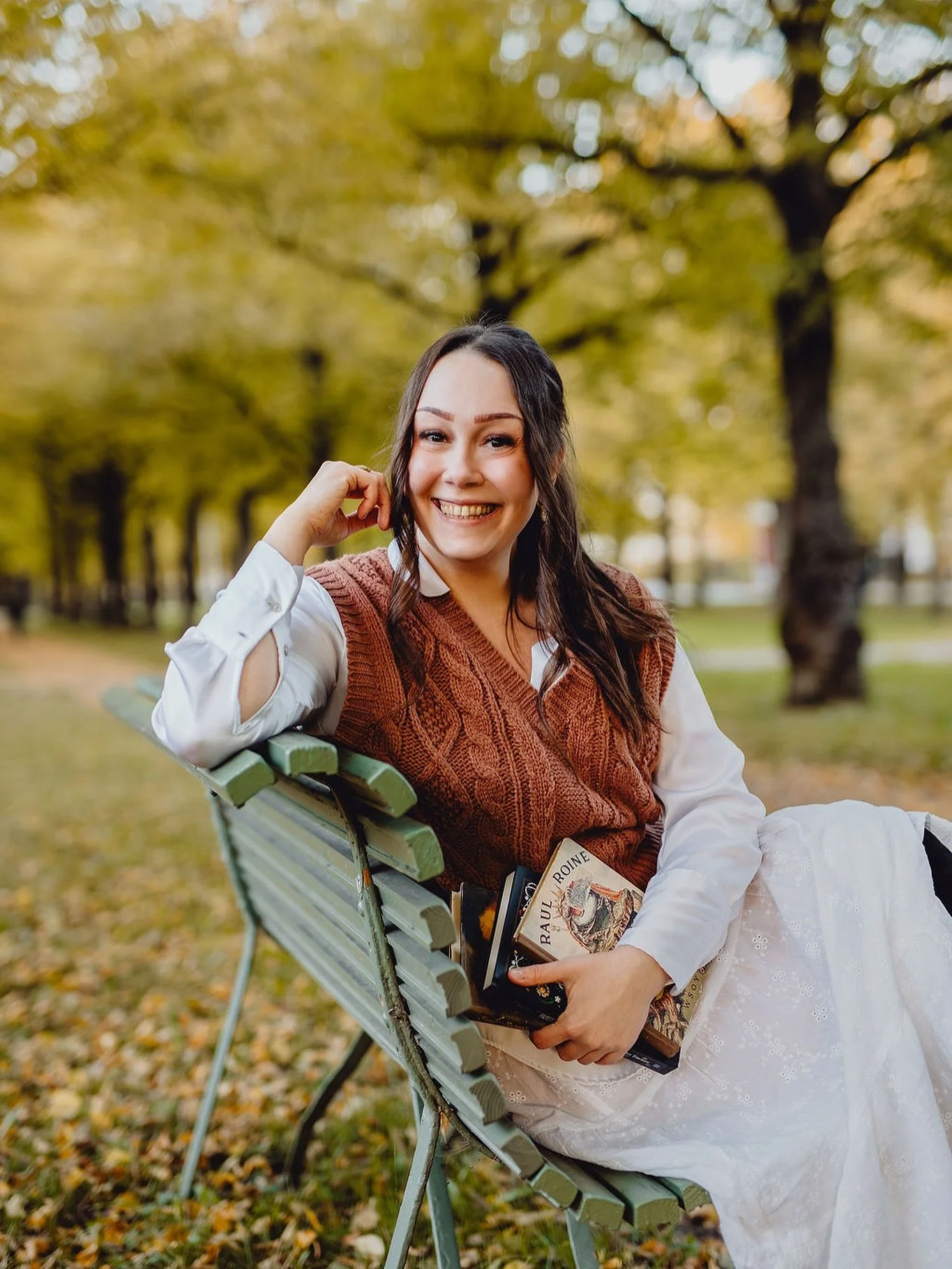 Olisiko esittelyn paikka pitk&auml;st&auml; aikaa! ✨

Kameran takana h&auml;&auml;rii 34-vuotias tamperelainen, mutta syntyj&auml;&auml;n Etel&auml;-Pohjalainen visuaalisen journalismin yliopistokoulutuksen k&auml;ynyt nainen. Rakastan el&auml;vi&aum