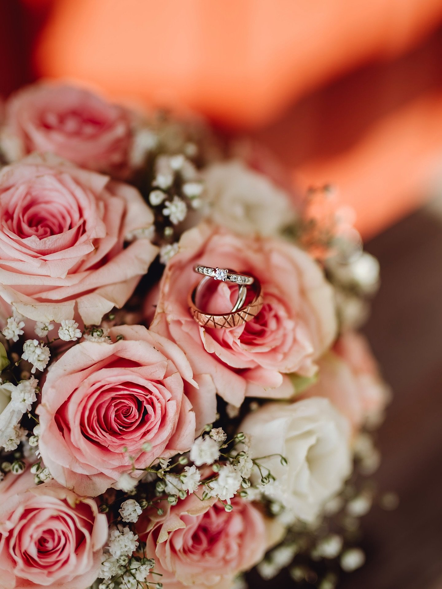 Kes&auml;aurinko, kaksikymment&auml; astetta l&auml;mmint&auml; ja juhlasalista kantautuvaa musiikkia; h&auml;&auml;sesonki on yht&auml; galleriaa vaille taputeltu. Olen valmis syksyyn, kirpeisiin pakkasiin ja vilttiin k&auml;&auml;riytymiseen. ❤️

#