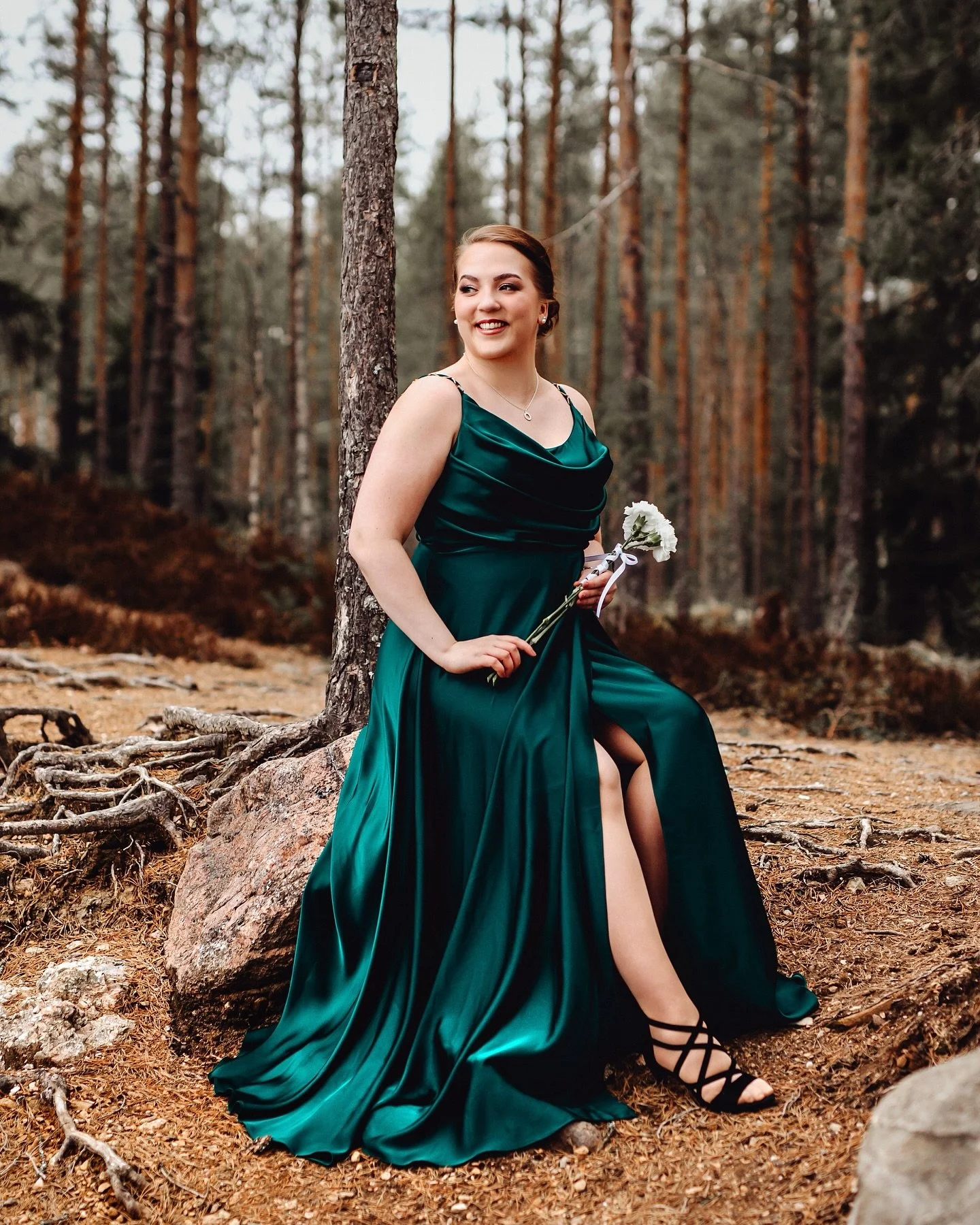 Kun Siiri kysyi mua valmistujaiskuvaajaksi ja alettiin yhdess&auml; pohtia, mit&auml; ja milloin, olin silloin jo tosi innoissani. Mutta kun n&auml;htiin p&auml;iv&auml;ll&auml; ja p&auml;&auml;stiin kuvauskohteeseen, me oltiin molemmat aivan t&auml;