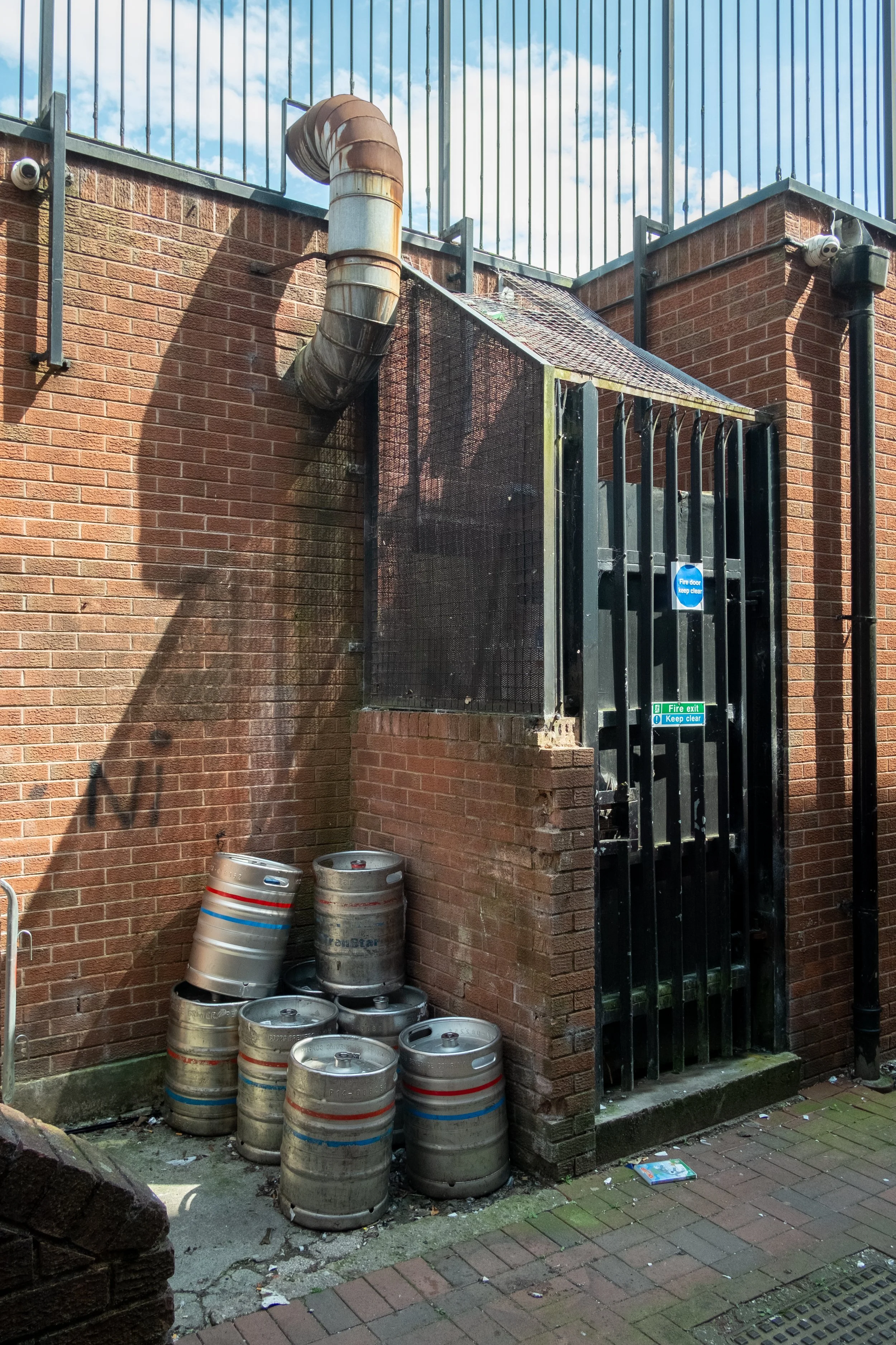 BAGSTHELENS082400008.jpg