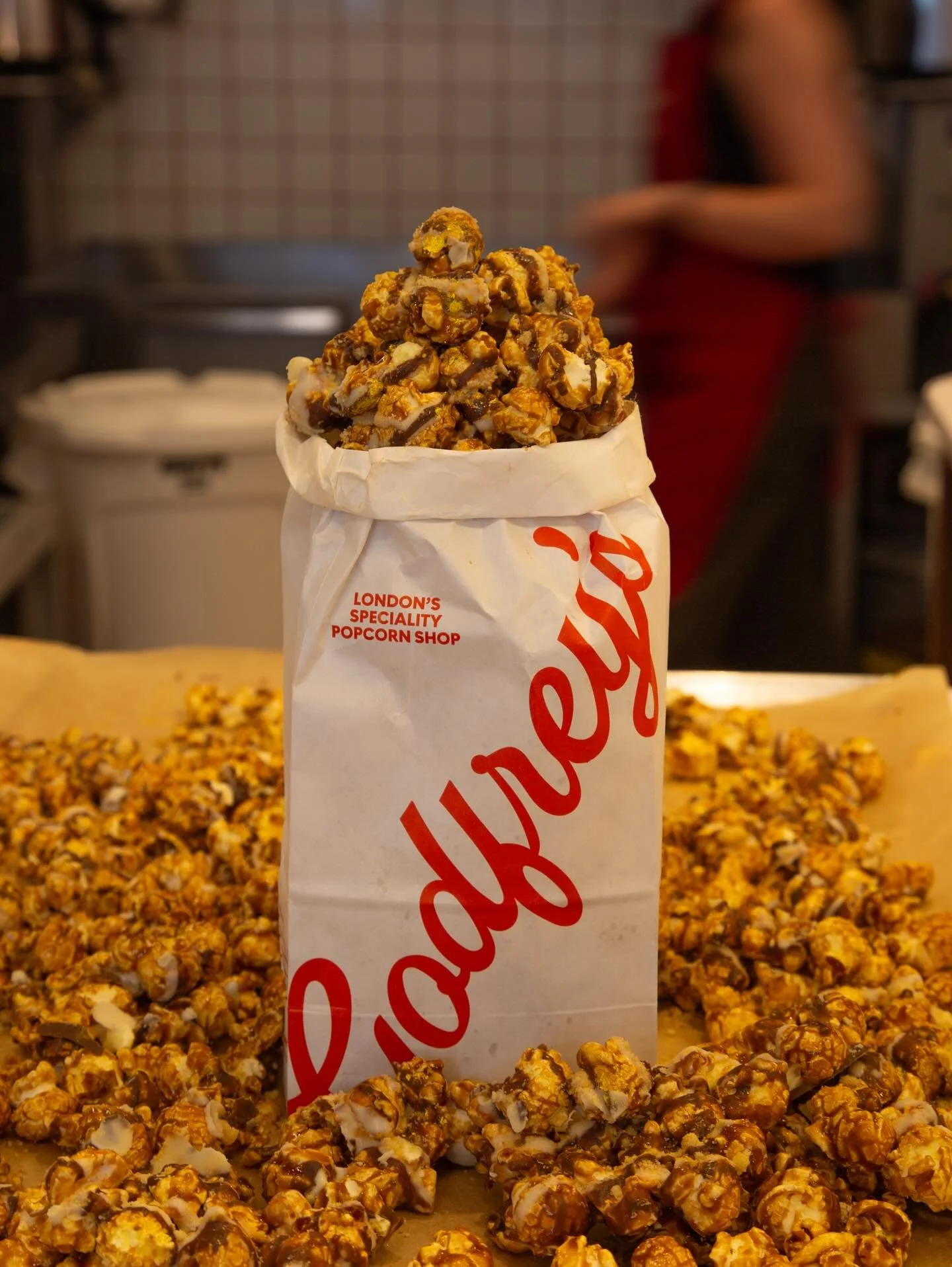 ✨ This month we went full drama with our August special: Zebra Millionaire ✨
Caramel corn drizzled with milk and white chocolate, showered in shortbread crumb, and topped with a little edible gold dust &mdash; because why not be extra? 🌟🍿

It&rsquo