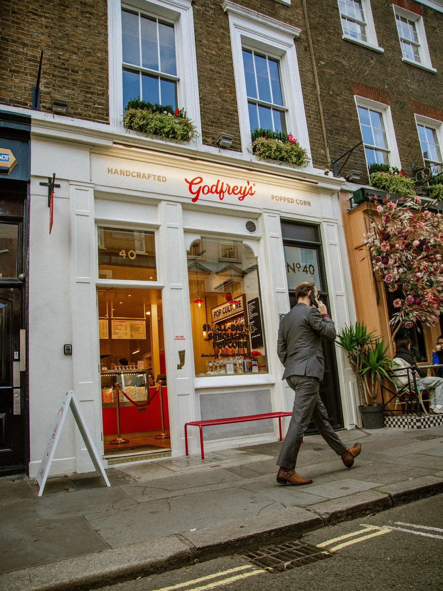 ✨Just a few steps from Covent Garden tube, you&rsquo;ll discover our boutique world of popcorn&mdash;think Willy Wonka, re-imagined with sophistication. 🎩🍿 Hand-crafted in Covent Garden, we&rsquo;re popping London&rsquo;s finest corn into golden ca