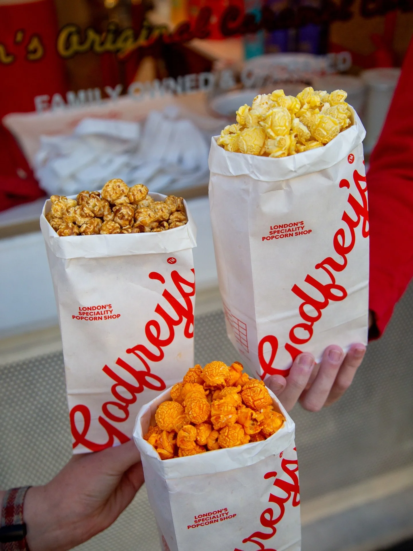 One, two, FREE 🍿🍿🍿 Did you know: If you show our team a theatre (or cinema) ticket valid for today, you get your third bag free? One for the trailers, one for the opening act and one for the show ❤️