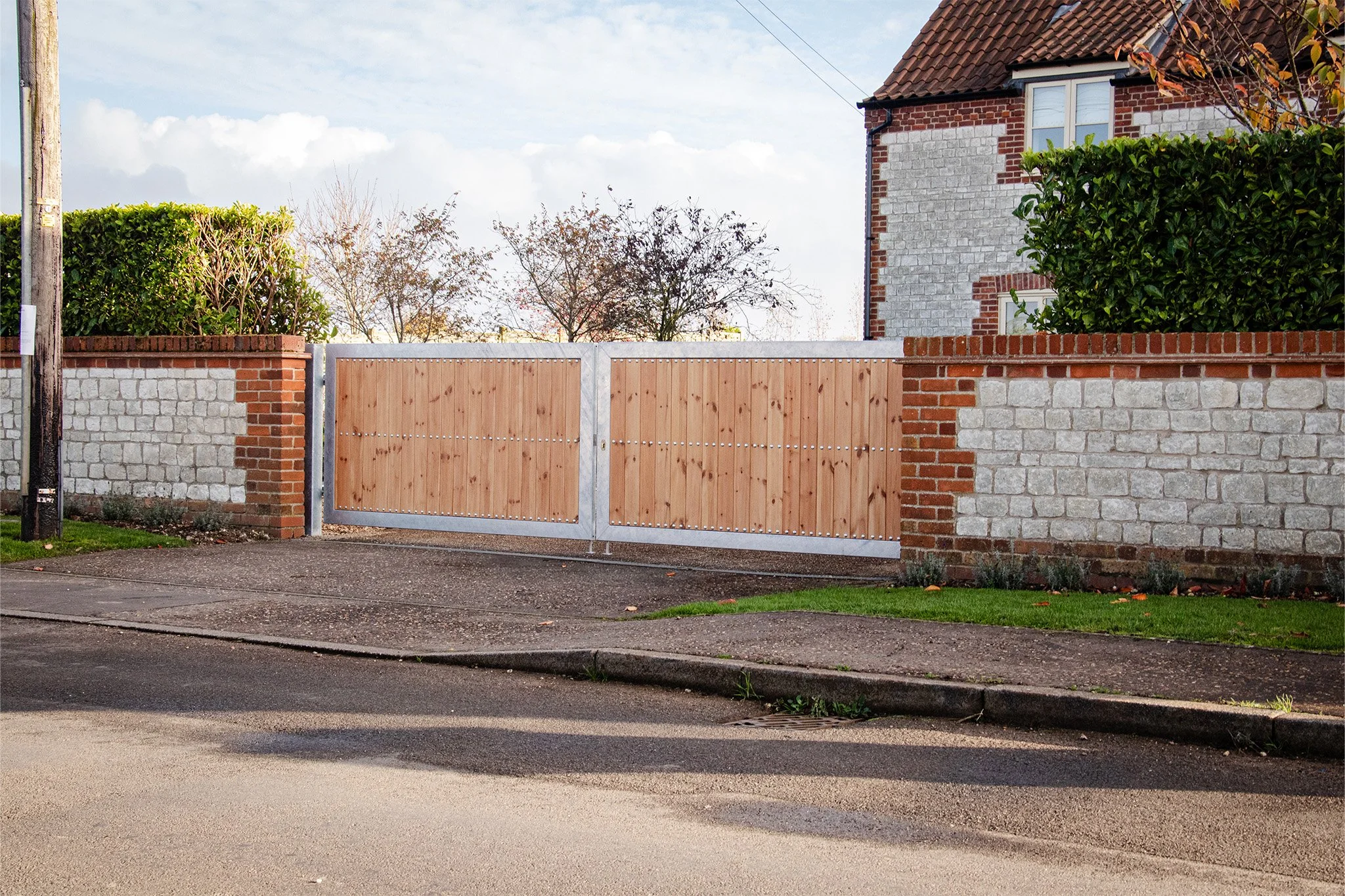 CUSTOM-GATES-LQ_0007_remove puddle 2.jpg