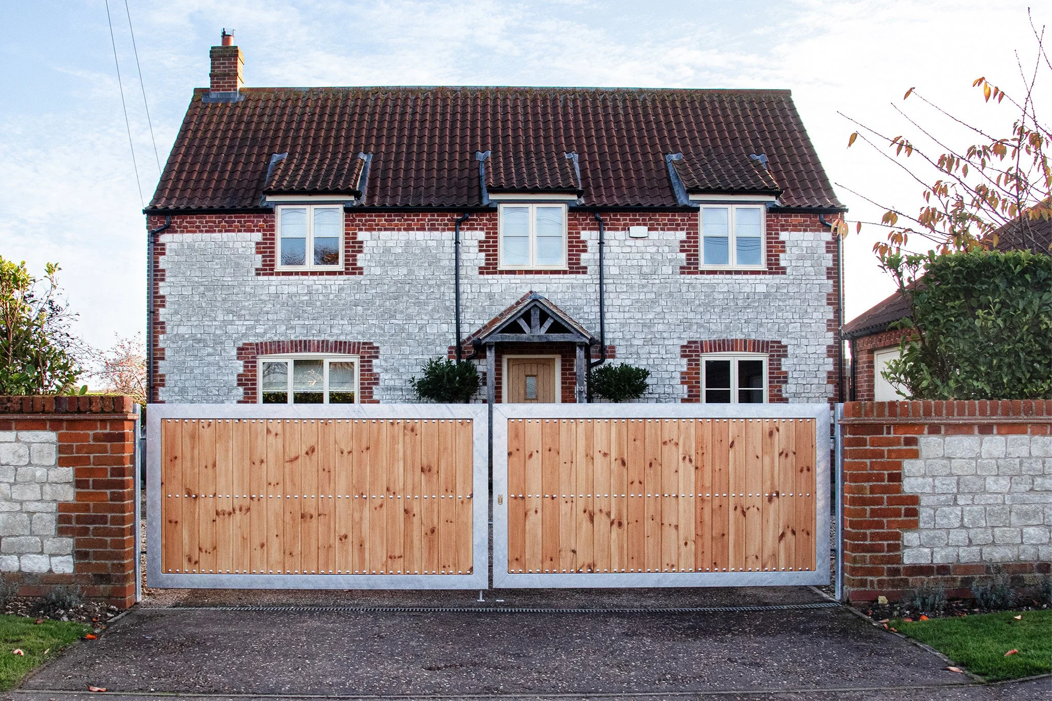 Handmade Steel & WOOD Gates: Where Function Meets First Impressions