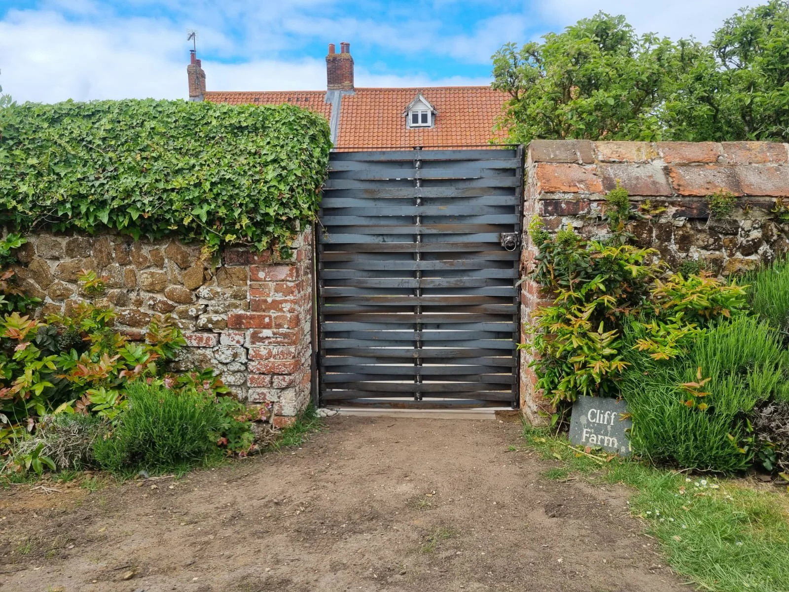 Introducing Woven Steel Metal Gates: Strength and Elegance at the Entrance