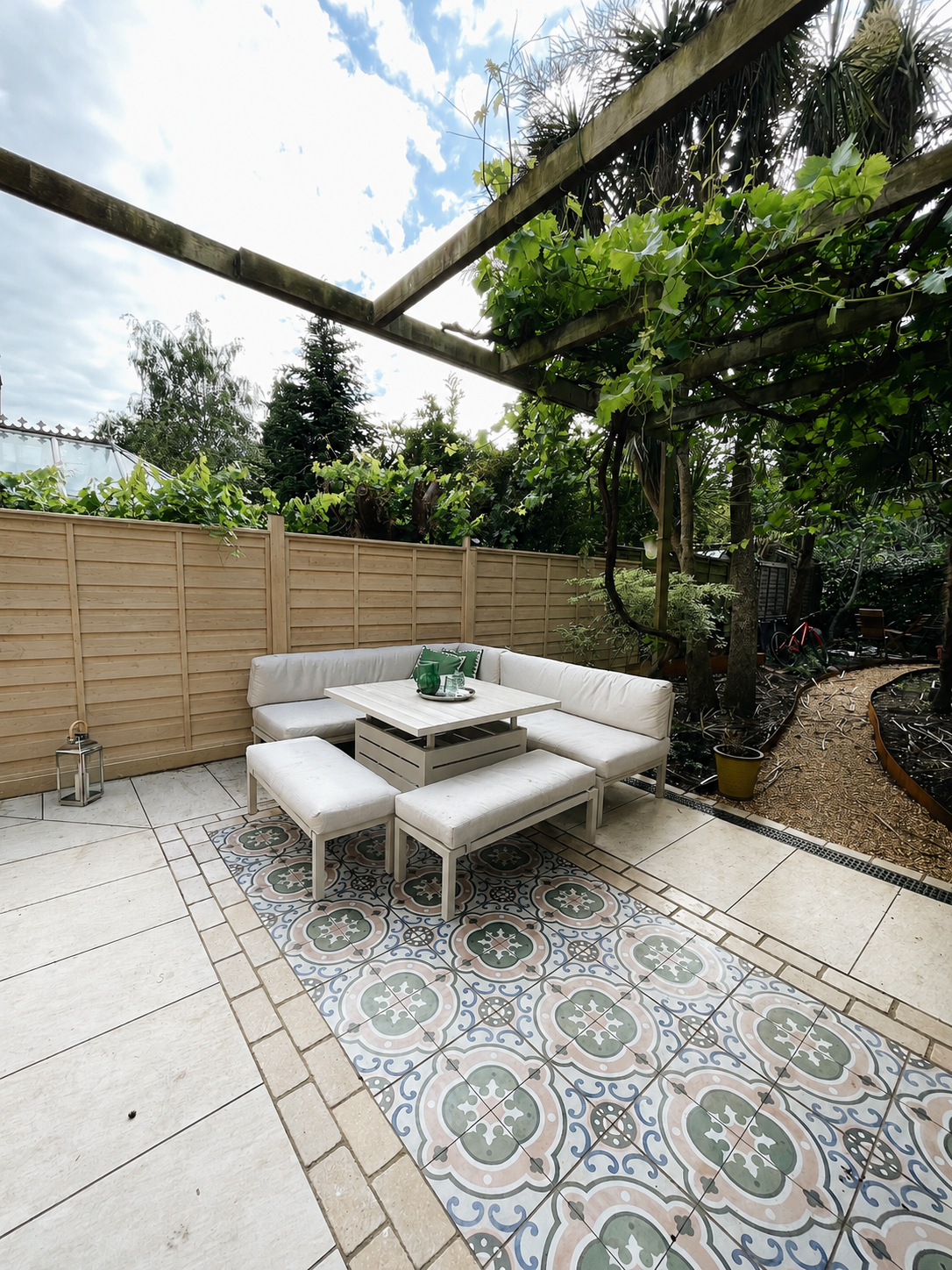 Luxury Garden in Chiswick.png