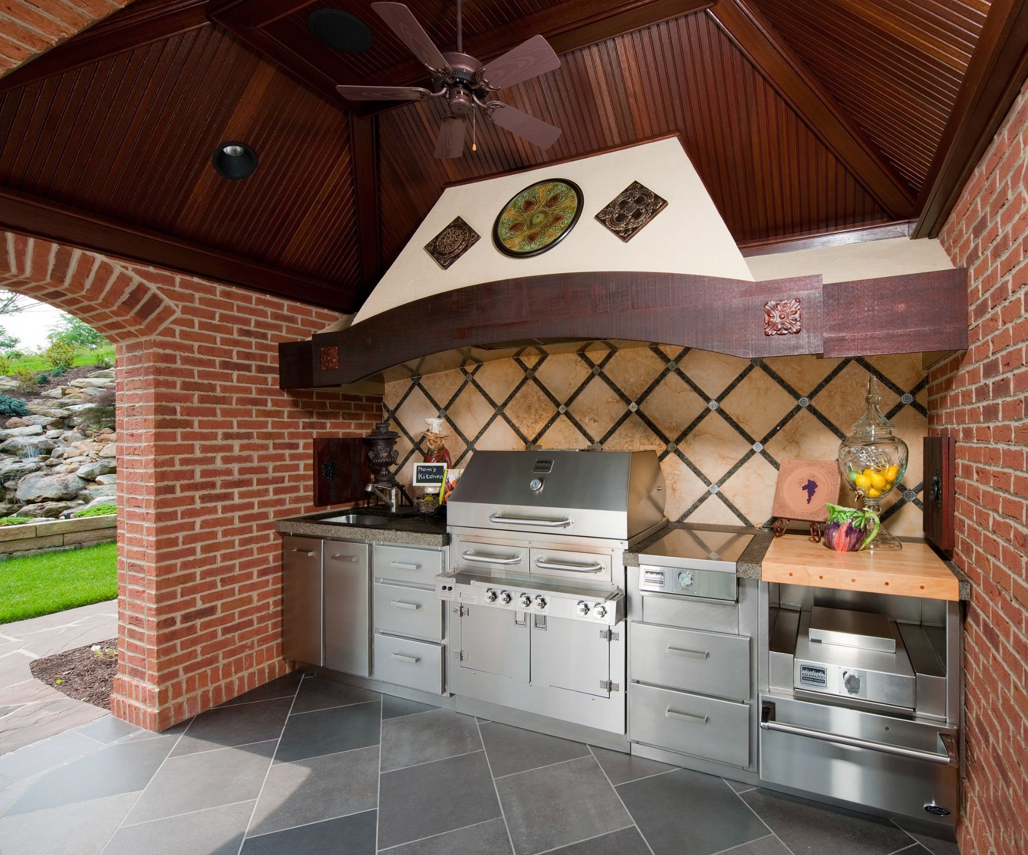 Indoor–Outdoor Kitchens That Truly Flow: Designing for Function ...