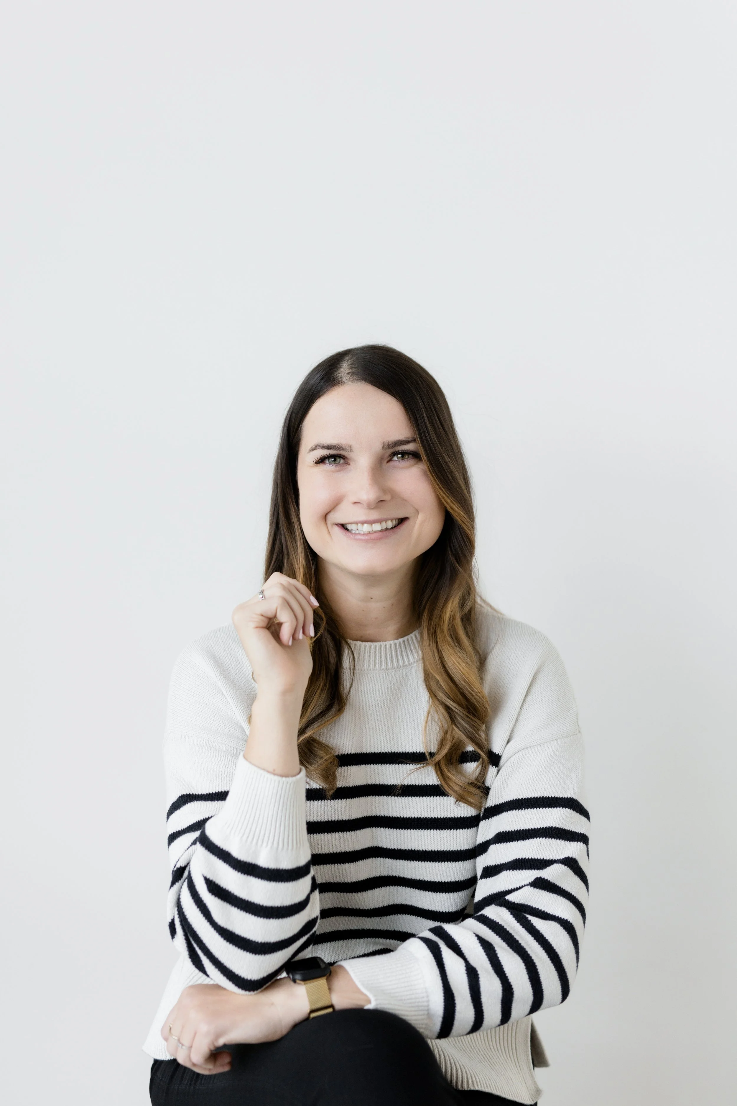 Lyndsay Headshot 2.jpg