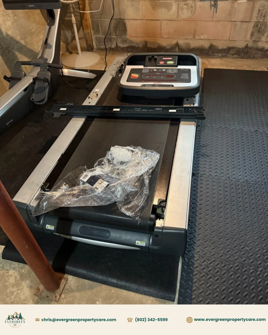 Country Rd NY_Treadmill Commercial Grade Assemble (8).jpg