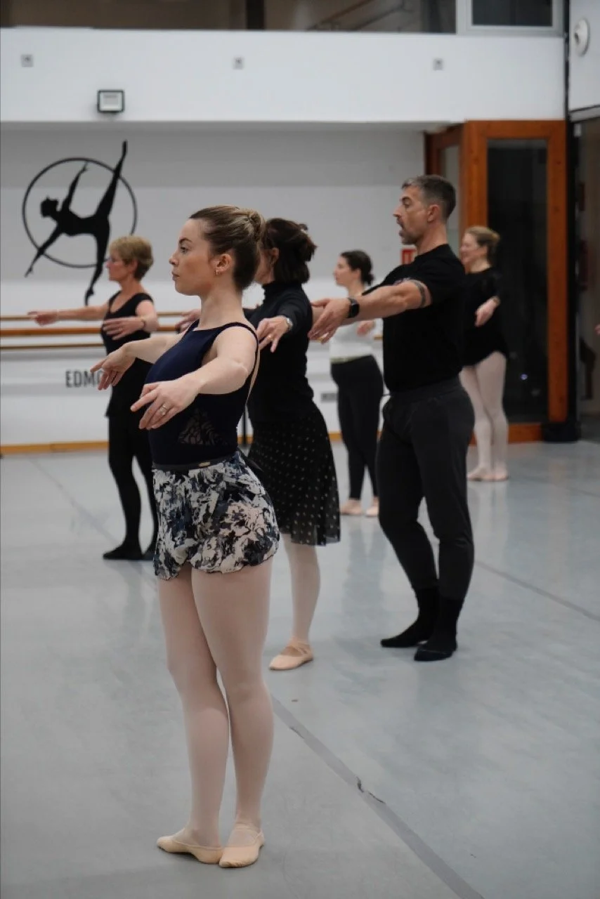 Ballet dancers practicing in a Spanish studio.