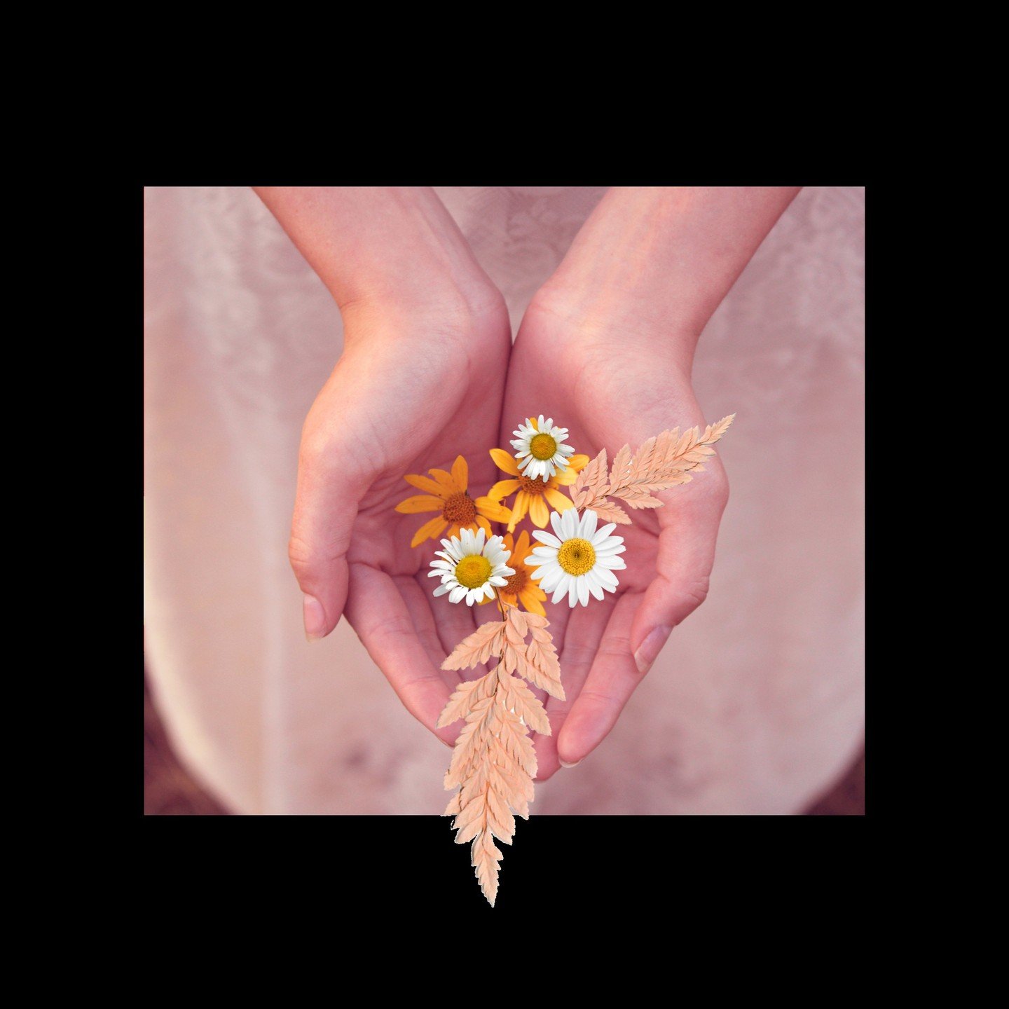 Handpicked and crafted jewelry for sale! Take a look at our Feng Shui line resin pendants. They make a great gift for fall. Well, anytime really...

Made with lots of love too!
#jewelry #fengshui #boho #handmade #nature #craft #driedflowers #resin 

