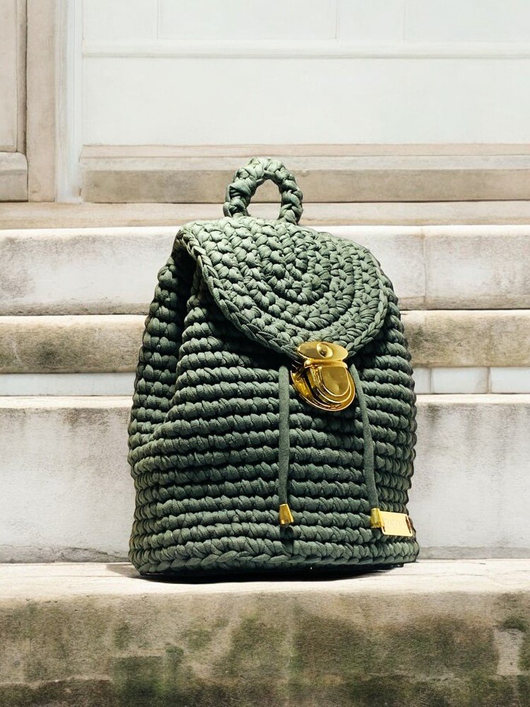 KRISTI CAMO BAG Stair-Photoroom.jpg