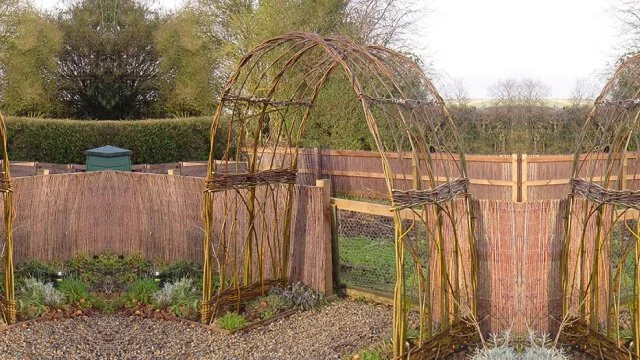 Willow arch making workshop