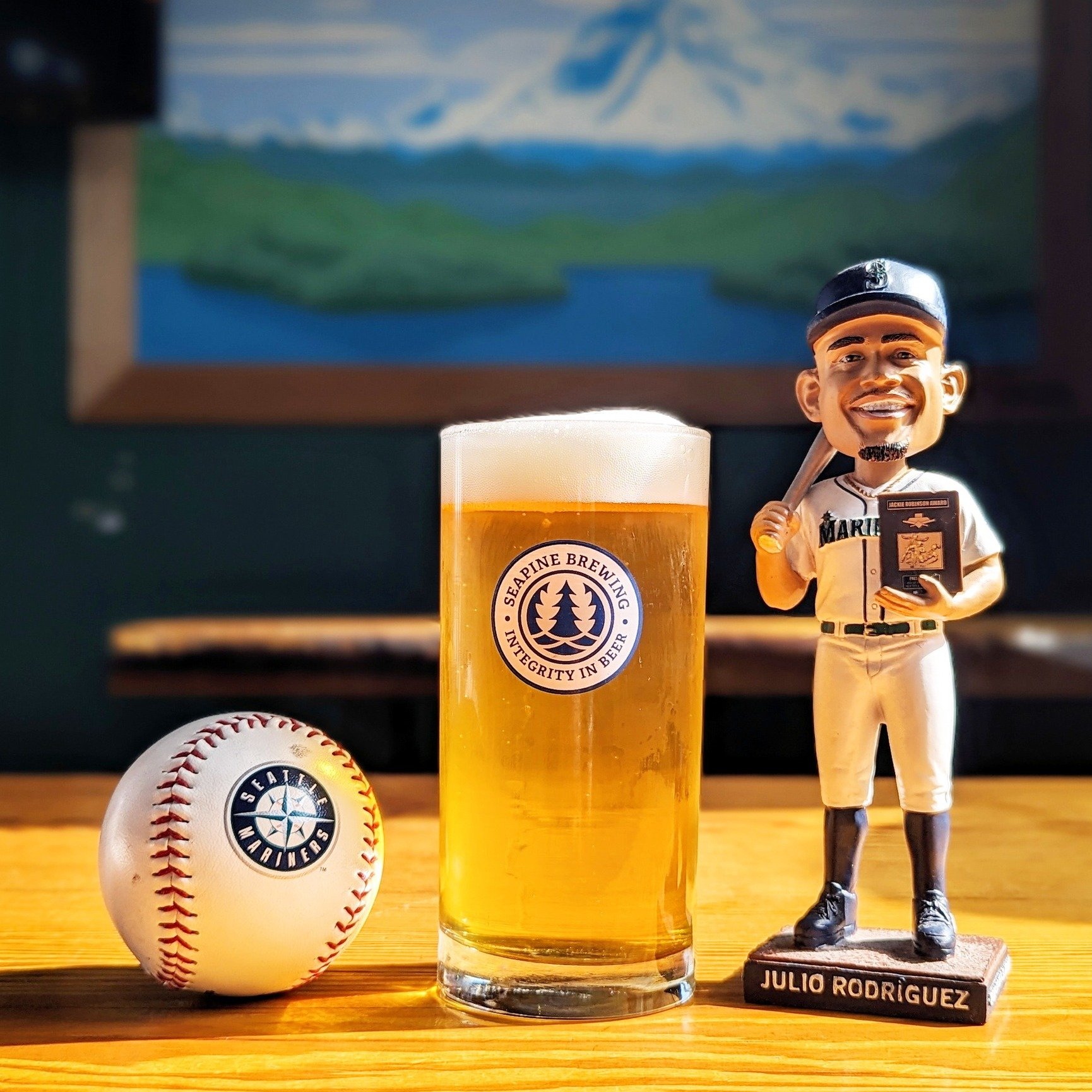 Mariners are back in town: stop in to Seapine for a beer on your way to a game this weekend! ⚾🎉🍻
.
.
#seattlebeer #seattlesports #seattlemariners #seattlebrewery #seattlebar #seattlecraftbeer #mariners #craftbeer