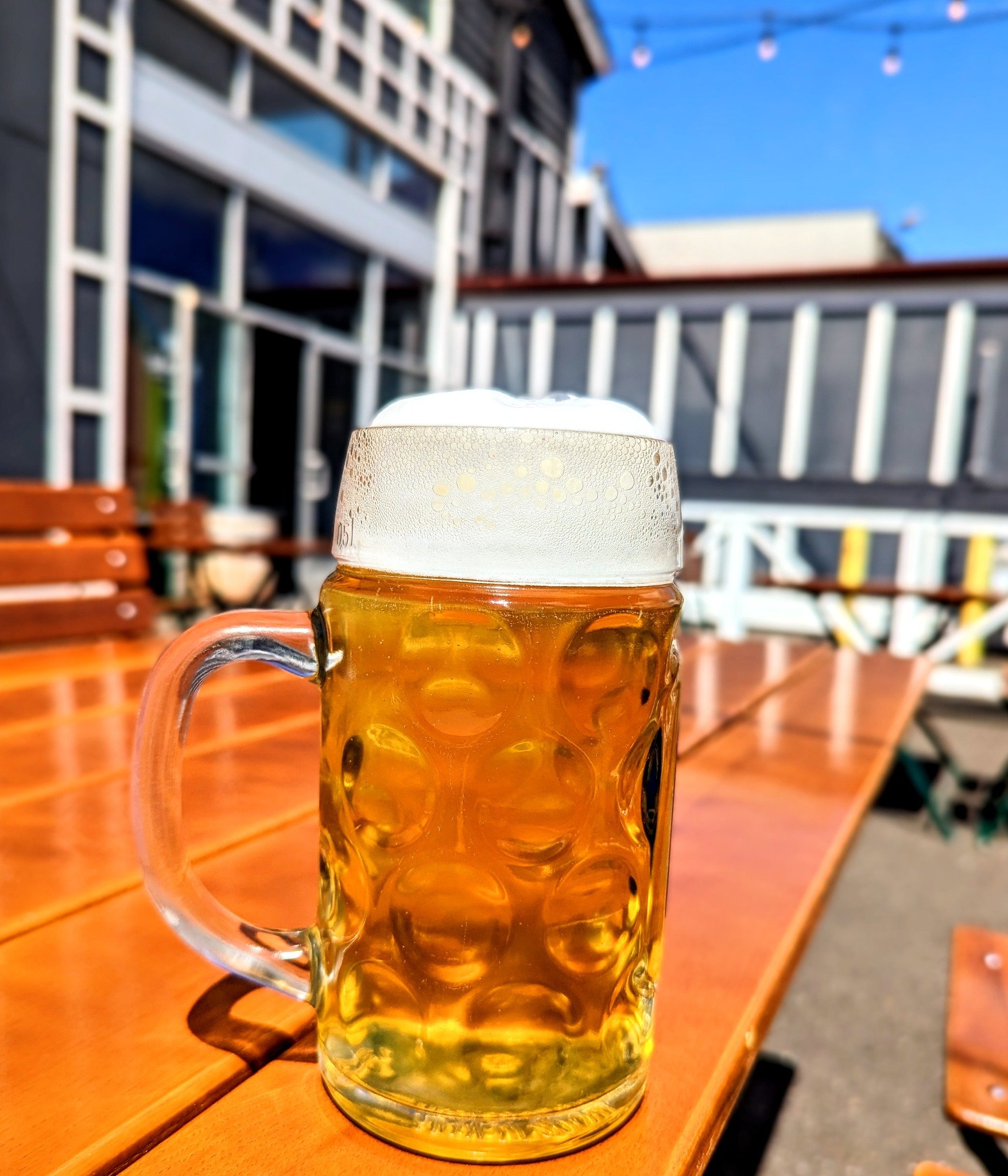 patio weather? 👀🌞 patio weather 😎
c'mon down for a cold stein of pilsner in the sun!
.
.
 #craftbeerporn #craftbeerlife #craftbeerlover #beerporn #beerstagram #seattlebrewewries #seattlecraftbeer #craftbrewery #seapinebrewing #seattlebrewery #wacr