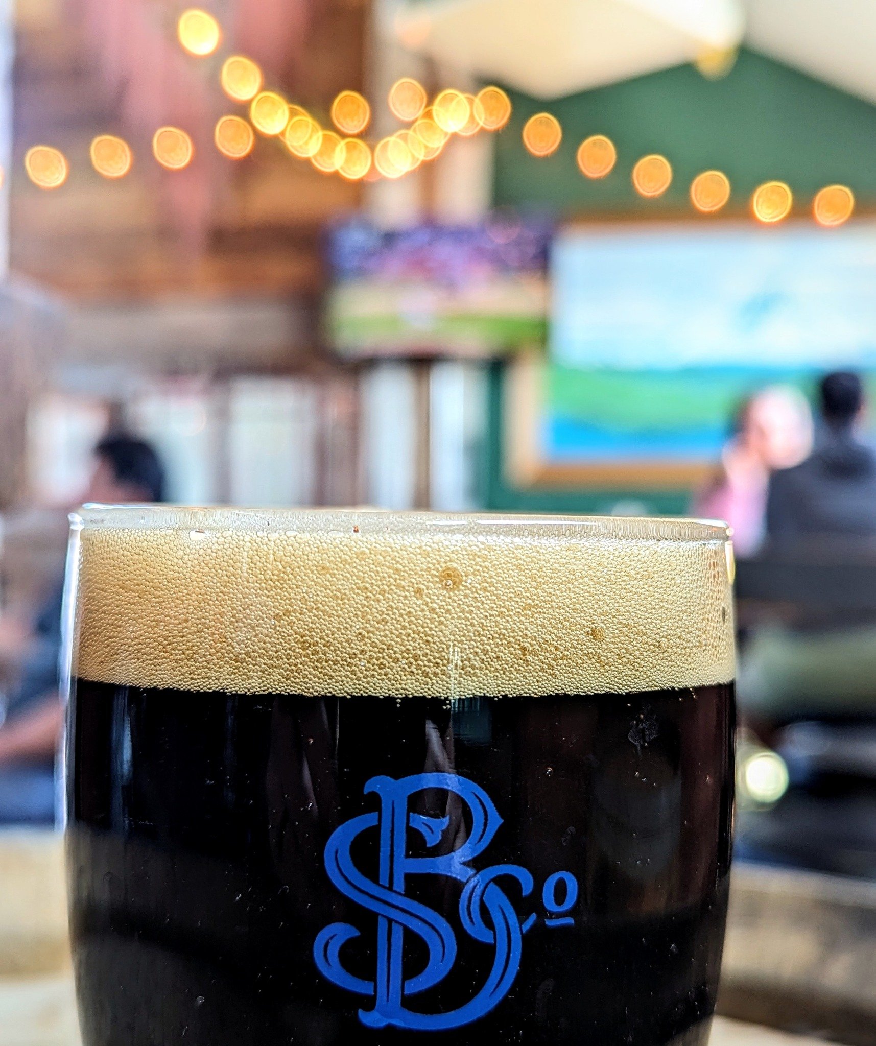 Irish Wristwatch is back on tap! 👀 Draft/growlers only! Come get a pint of our dry Irish stout (4.8%) while it lasts! 🍀🍻