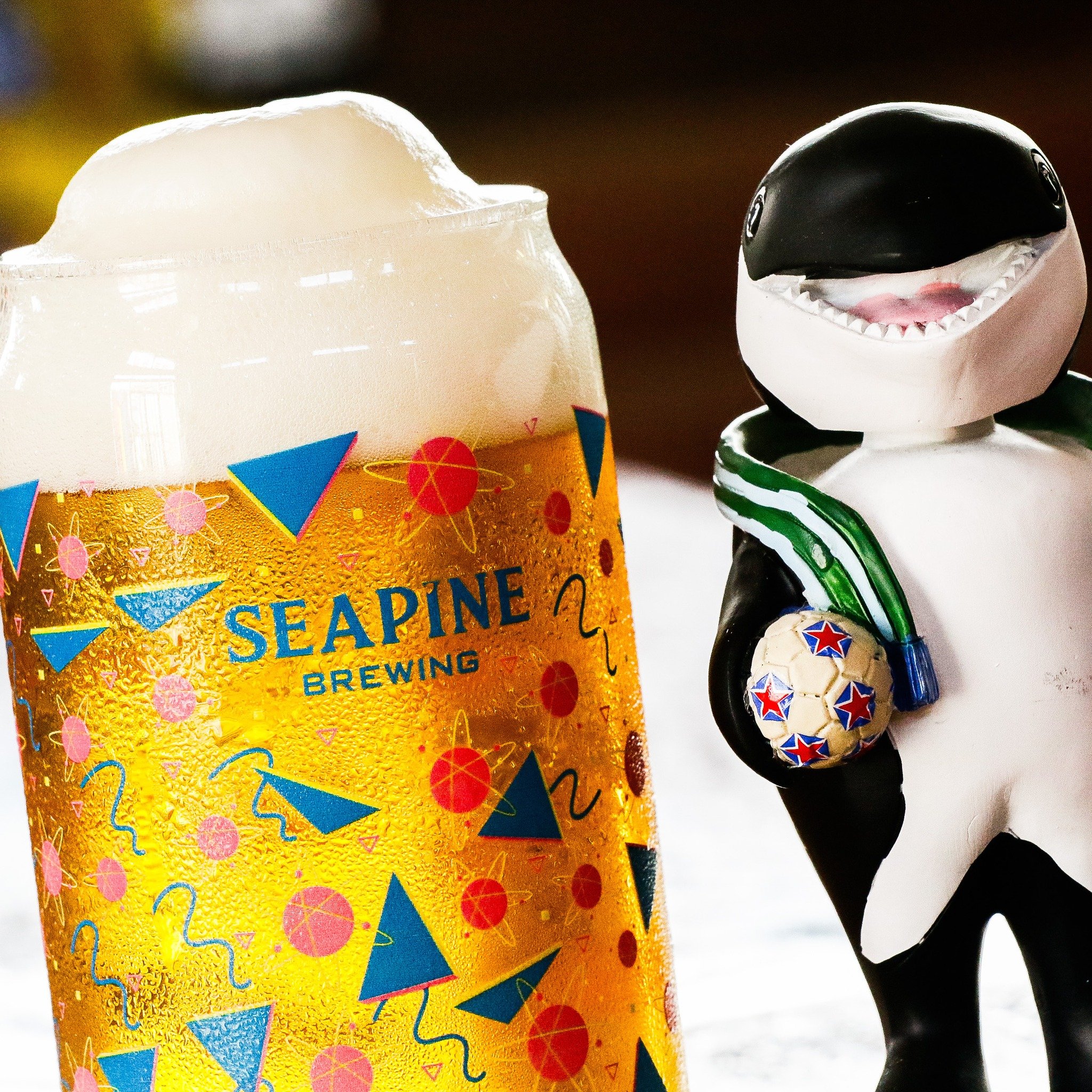 Happy weekend! Anyone want a super fresh pint of our latest west coast IPA: Yodeling Coyote? 👀 We'll have the Sounders playoff match on the taproom tvs this afternoon, swing by for some beers!
#sounders #seattlebeer #seattlecraftbeer #ebfg