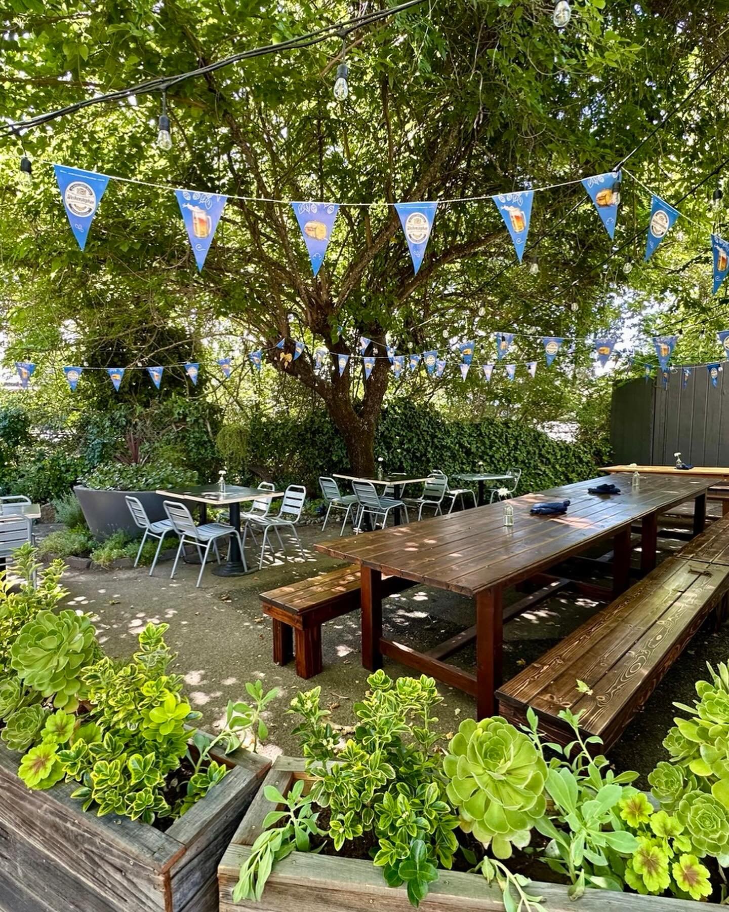Our Beer Garden is open&hellip;come &amp; cool down with a refreshing beer and a pretzel 🥨🍺 #beer #beergarden🍻 #pretzel #healdsburg #shoplocal #winecountryliving