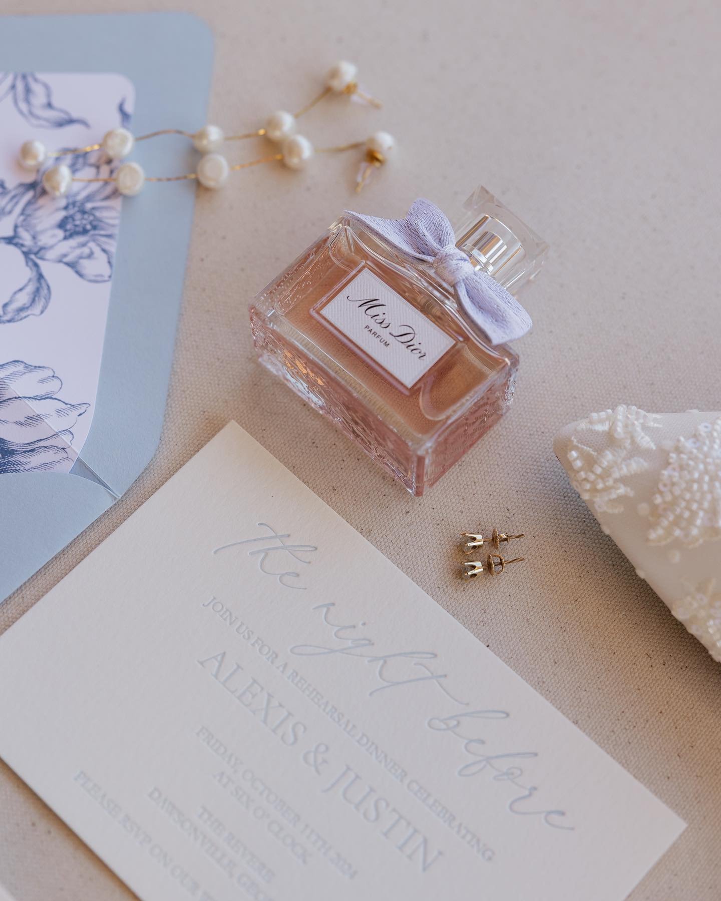 We&rsquo;ve had a lot of custom invitation inquiries recently (which we LOVE!), but here is your reminder that you can always turn our semi-custom suites into something fun &amp; unique by adding embellishments and color variations 💃🏼 

Featured he