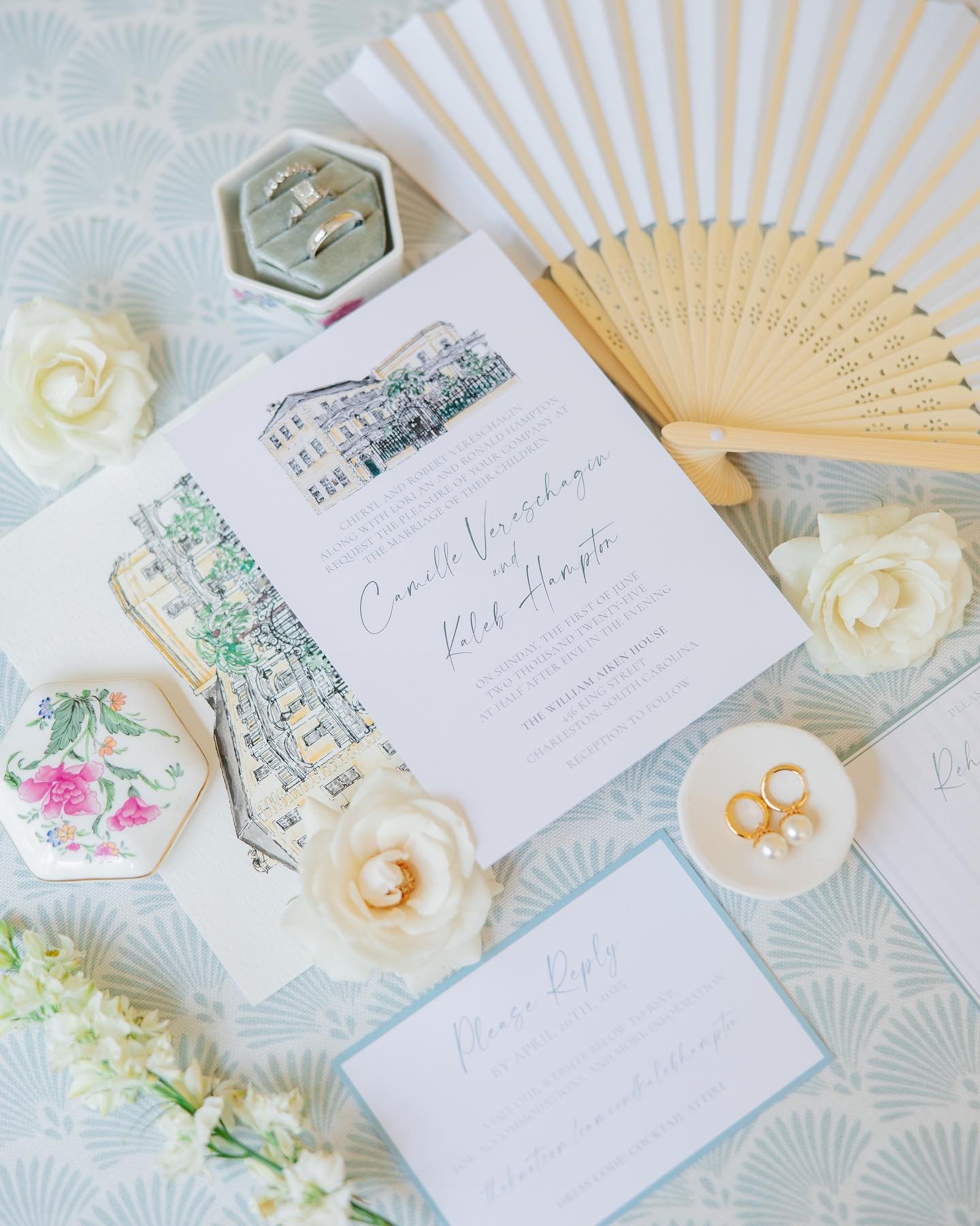 The sneaks from last weekend&rsquo;s wedding 😮&zwj;💨 you&rsquo;re amazing @sarahwestmorelandphotography!! 

Vendor Team:
Planner: @whatleyweddingdesign 
Photographer: @sarahwestmorelandphotography 
Florist: @sweetleaf.floral 
Linens: @reverie_socia